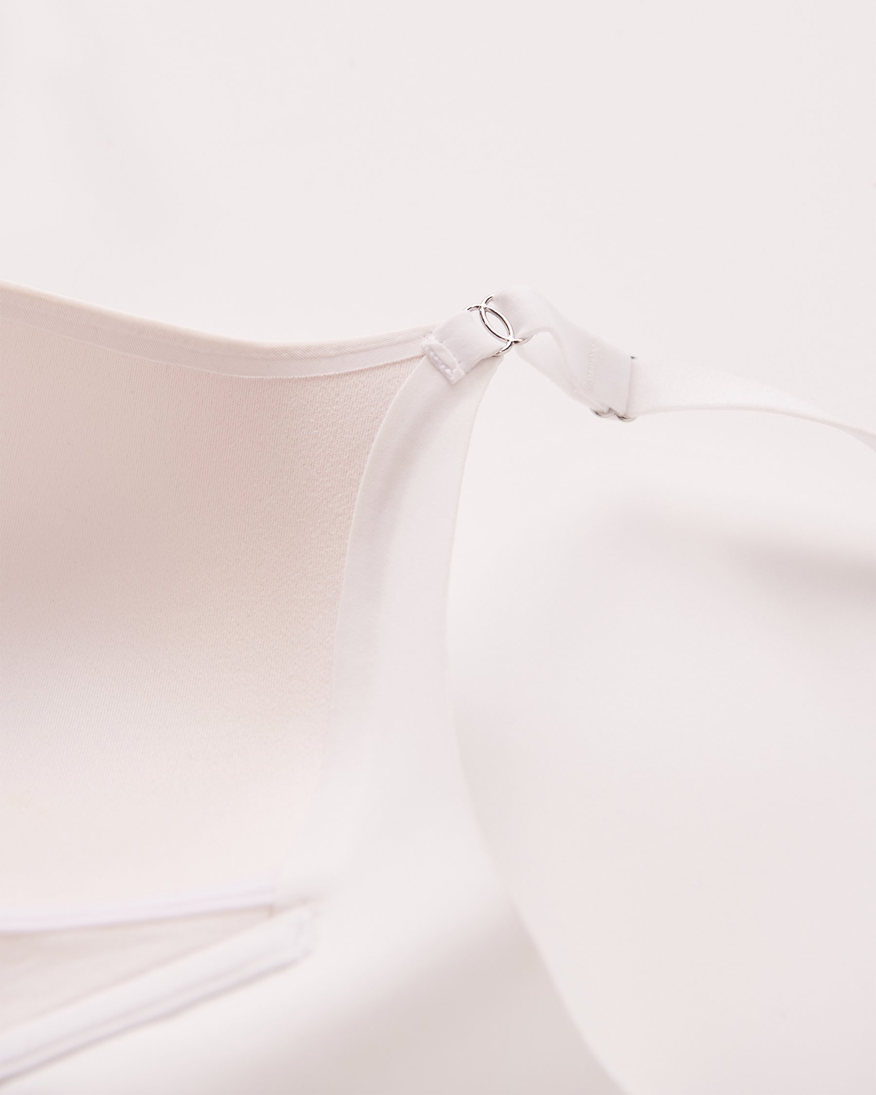 LA VIE EN ROSE Lightly Lined Wireless Sleek Back Bra White 169-113-2-00 - View6