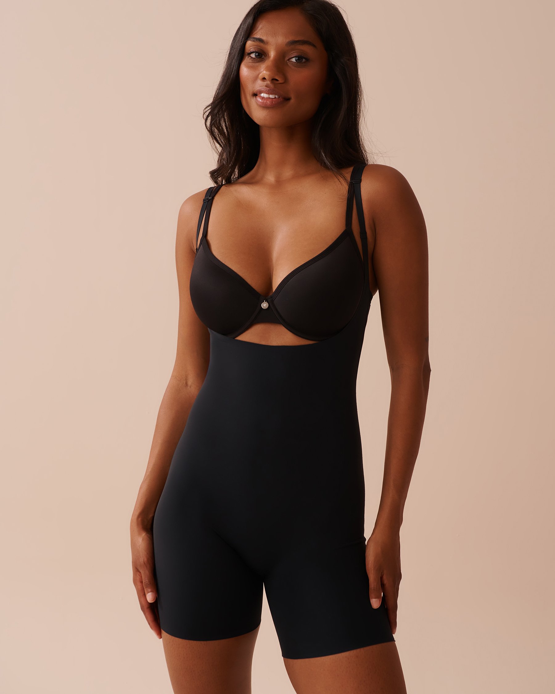 LA VIE EN ROSE Combinaison buste ouvert mi-cuisse maintien modéré en microfibre Noir 30300003 - Voir3