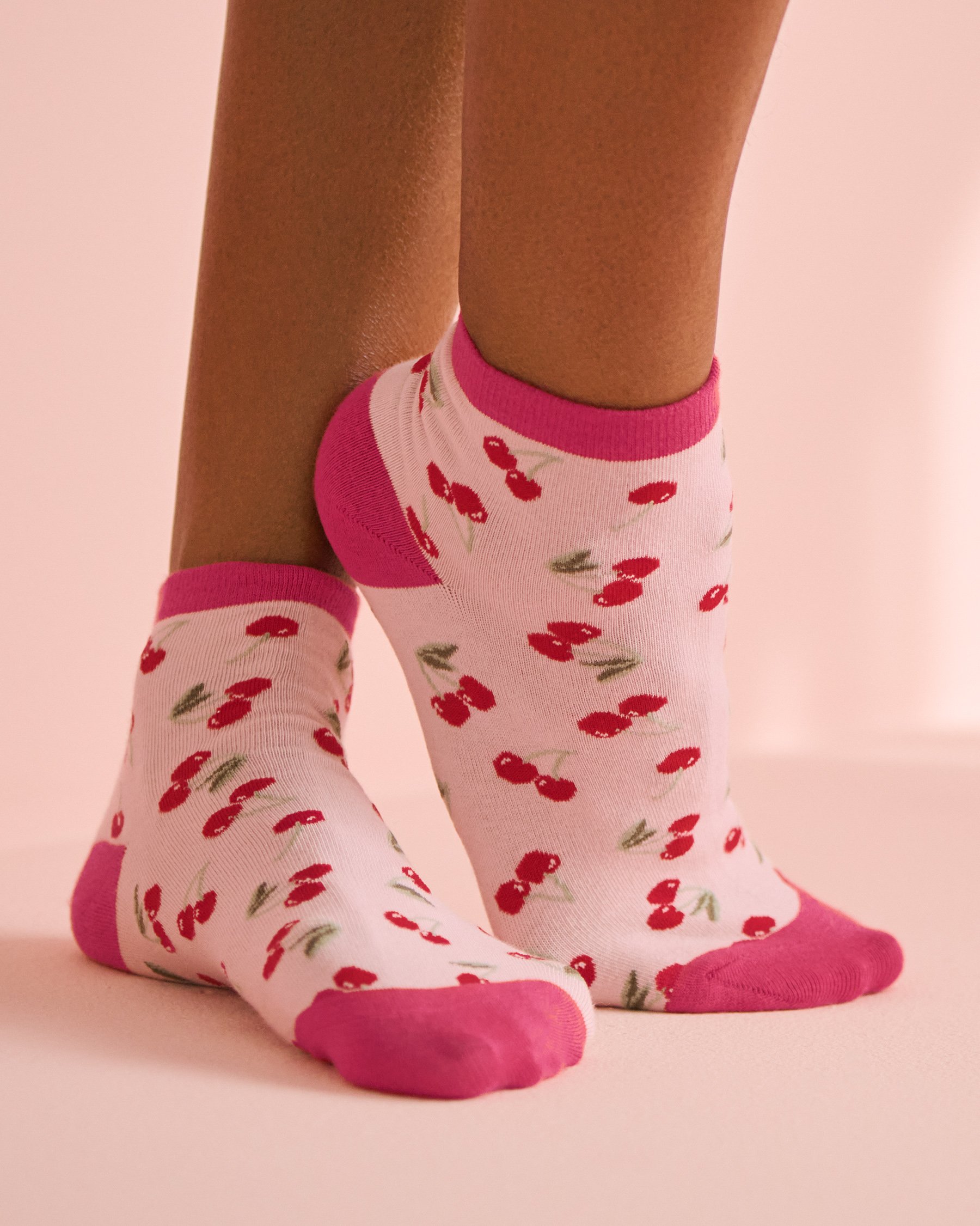 LA VIE EN ROSE Finely Ribbed Cherry Socks Pink/Cherry 40700396 - View1