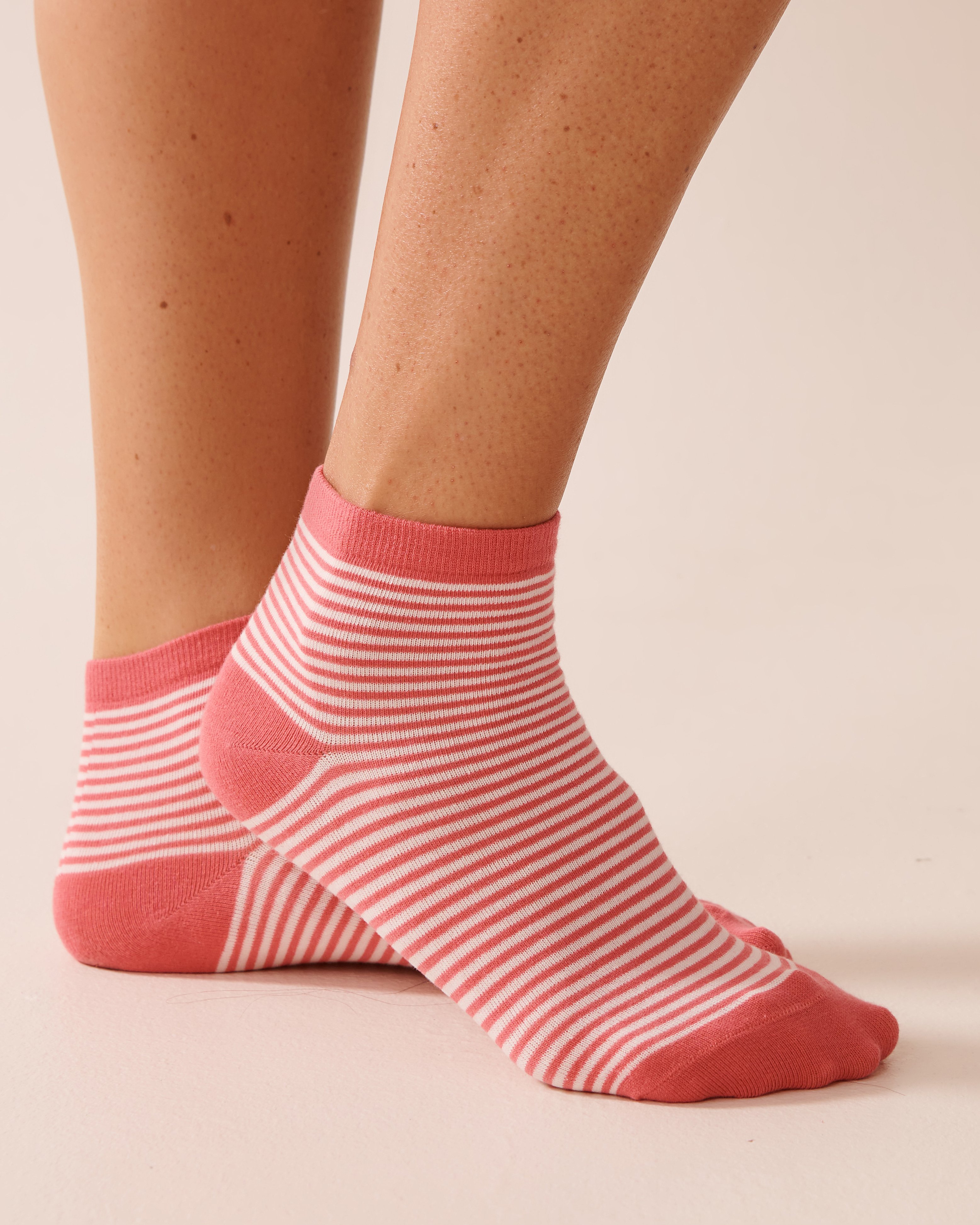 LA VIE EN ROSE Finely Ribbed Striped Socks Pink Stripes 40700396 - View1