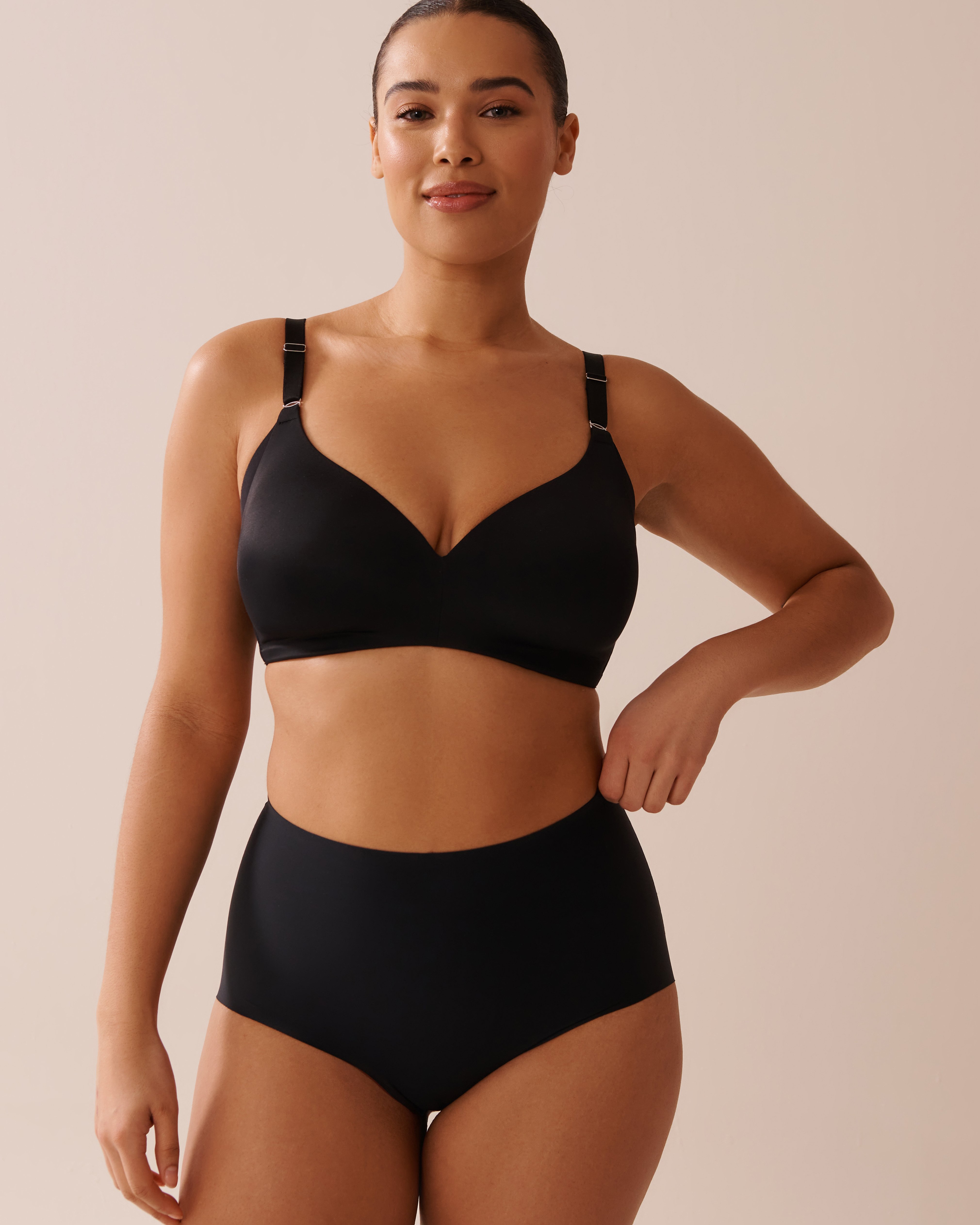 LA VIE EN ROSE Culotte bikini taille haute maintien modéré en microfibre Noir 30200011 - View1