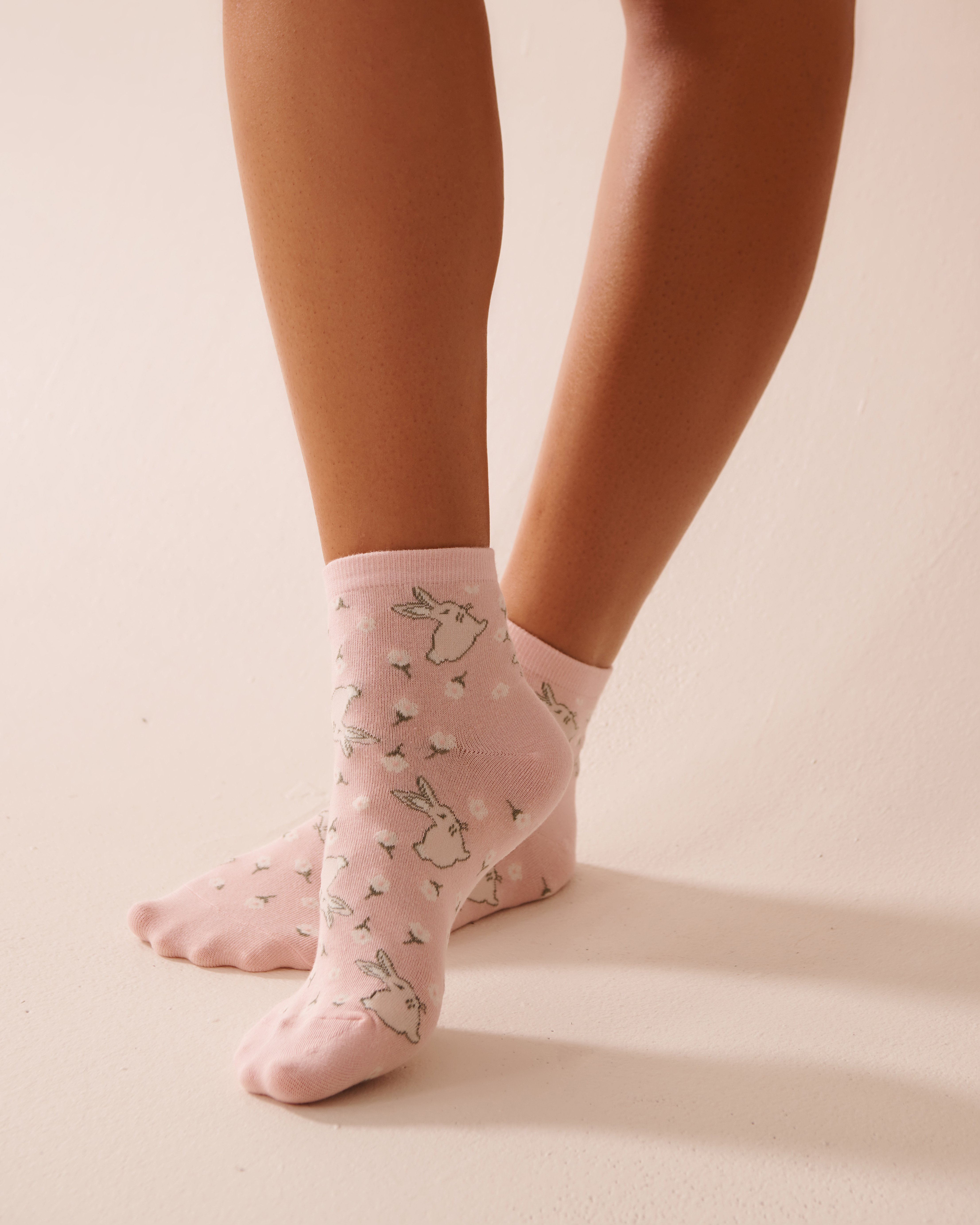 LA VIE EN ROSE Finely Ribbed Rabbit Socks Pink/Rabbit 40700396 - View3