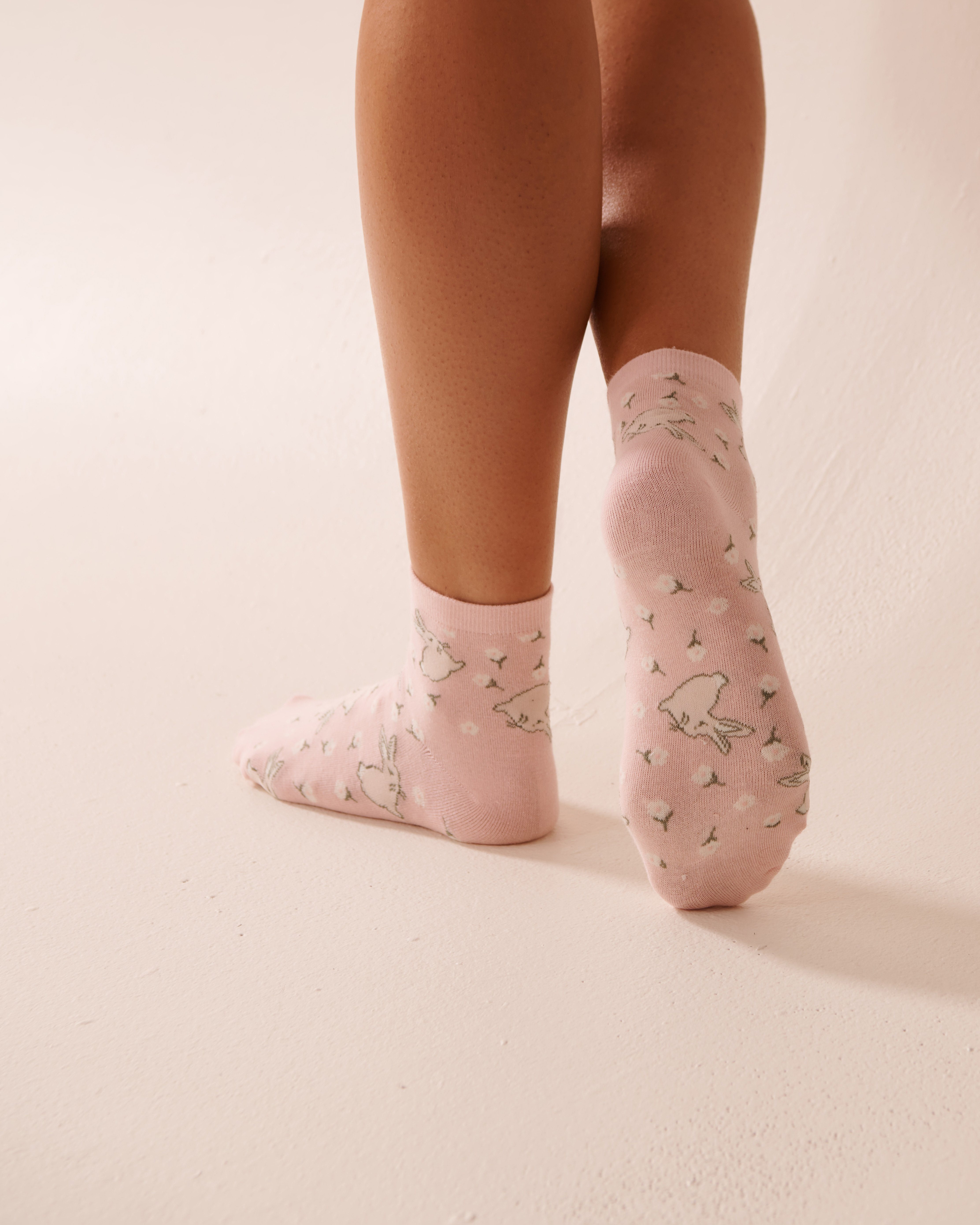 LA VIE EN ROSE Finely Ribbed Rabbit Socks Pink/Rabbit 40700396 - View2