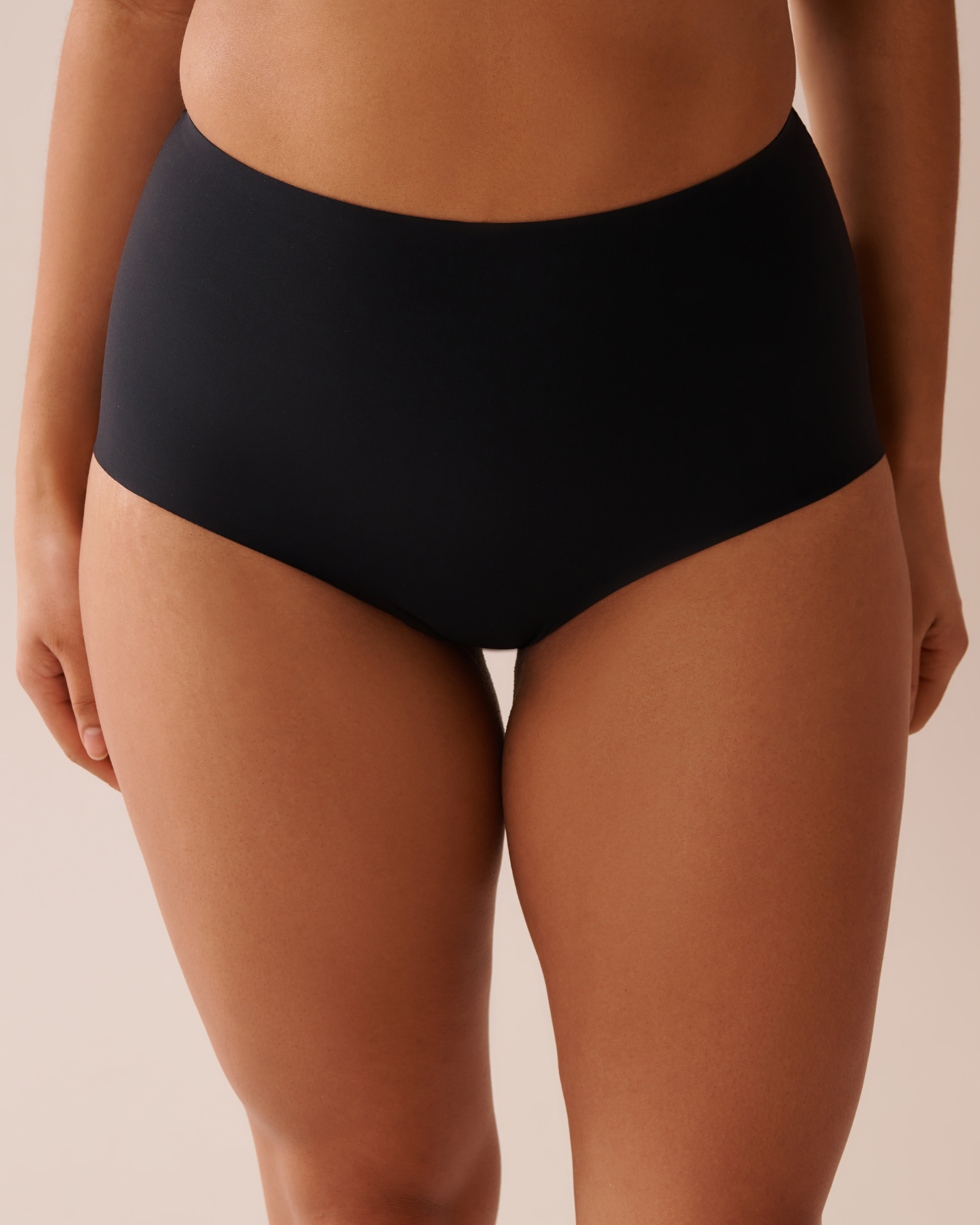 LA VIE EN ROSE Culotte bikini taille haute maintien modéré en microfibre Noir 30200011 - View3