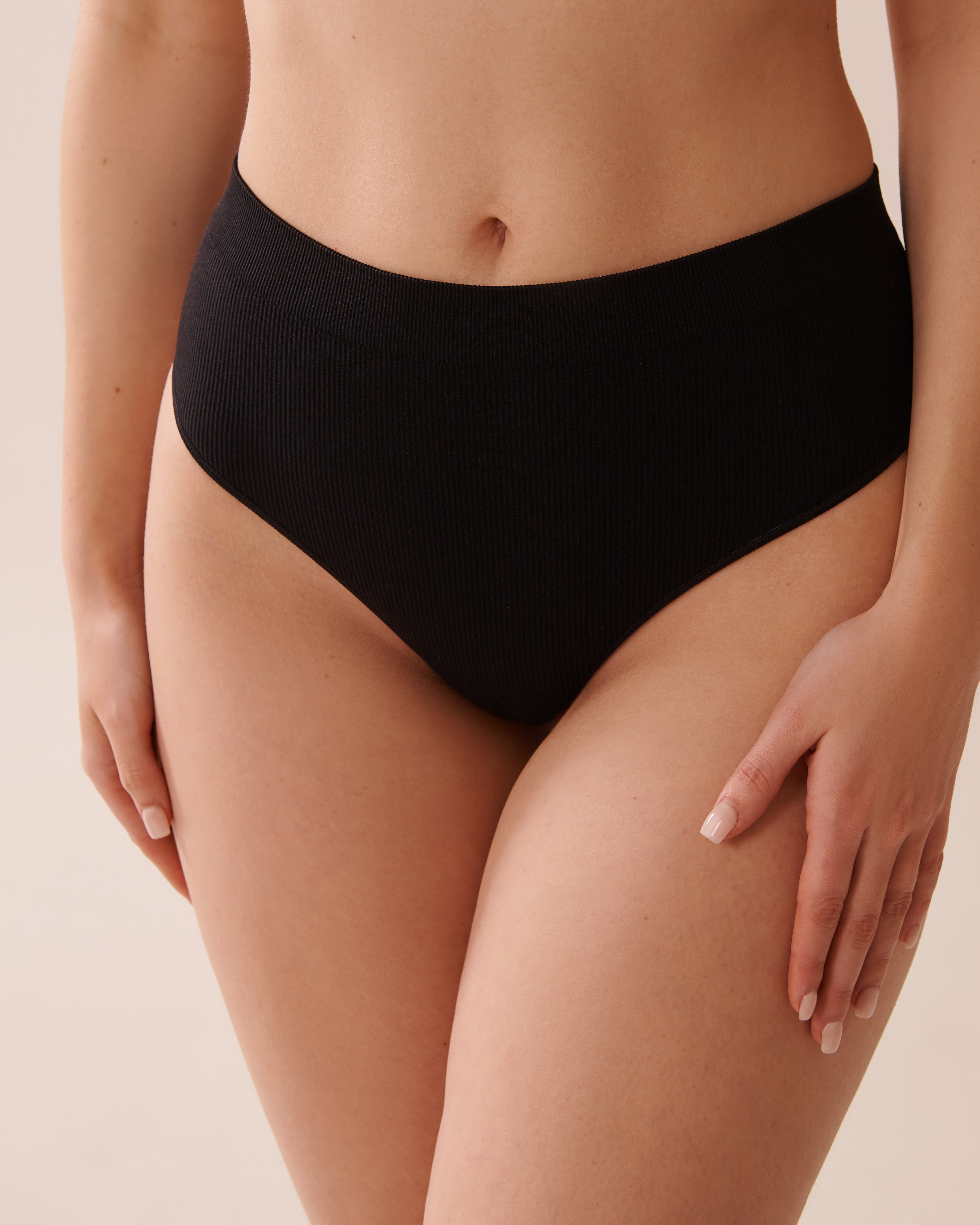 LA VIE EN ROSE Culotte tanga taille haute côtelée en tissu sans coutures Noir 20200637 - Voir1