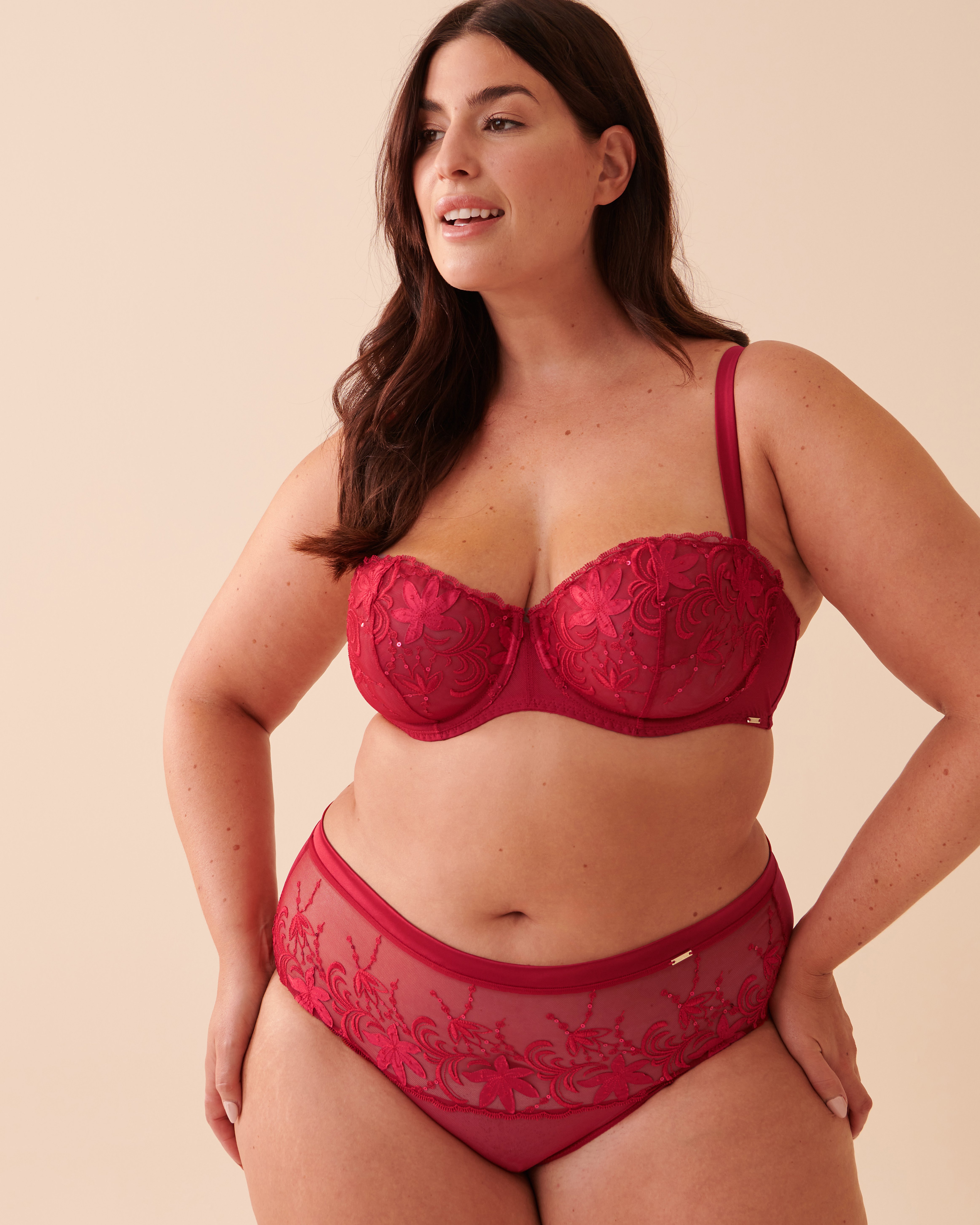 LA VIE EN ROSE Soutien-gorge sans doublure balconnet à fleurs appliquées Rouge festif 10100123 - Voir4