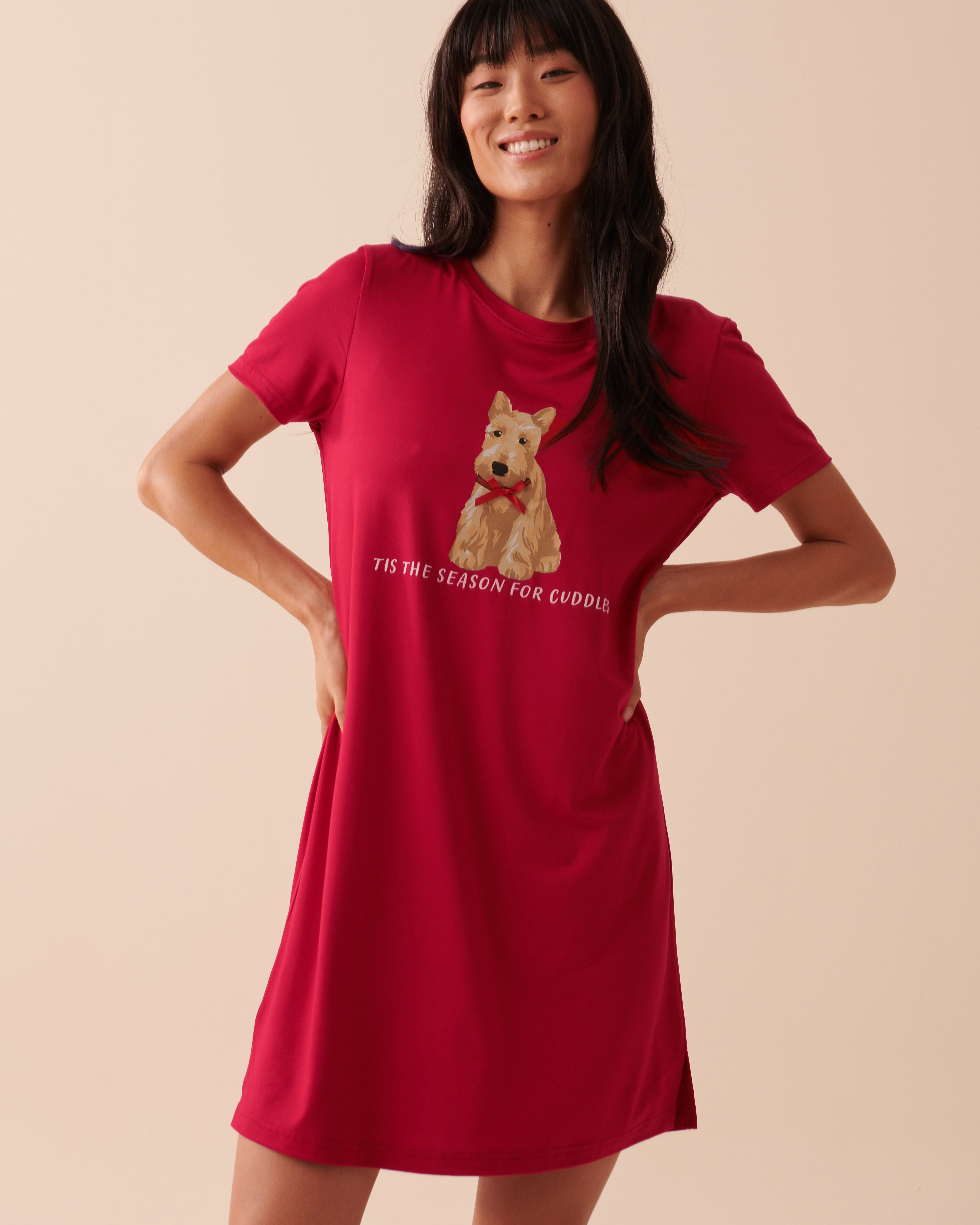 LA VIE EN ROSE Chemise de nuit ultra douce à motif chien scottie Rouge festif 40500309 - Voir1