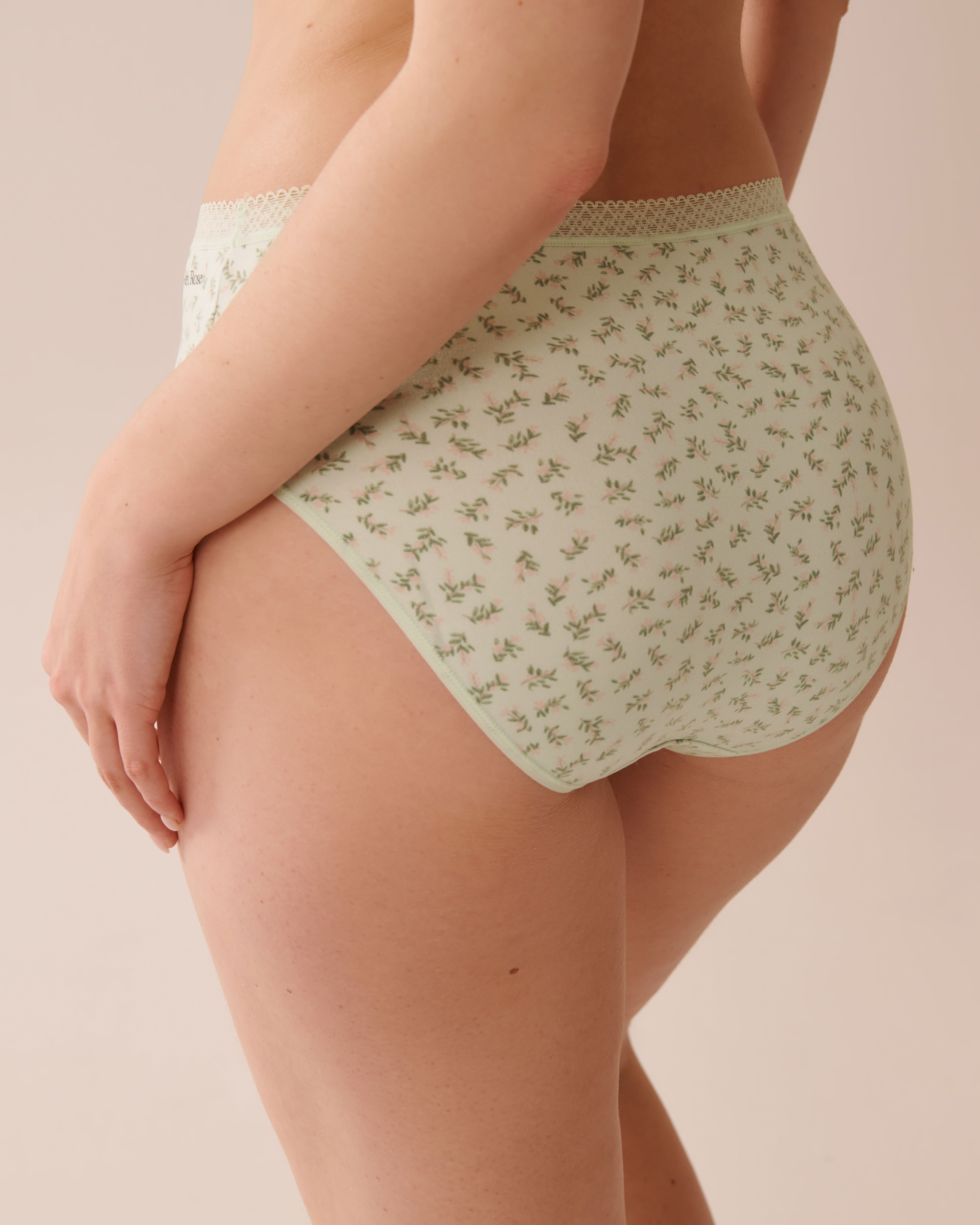 LA VIE EN ROSE Super Soft Lace Trim High Waist Bikini Panty Small Bouquets 20100603 - View2