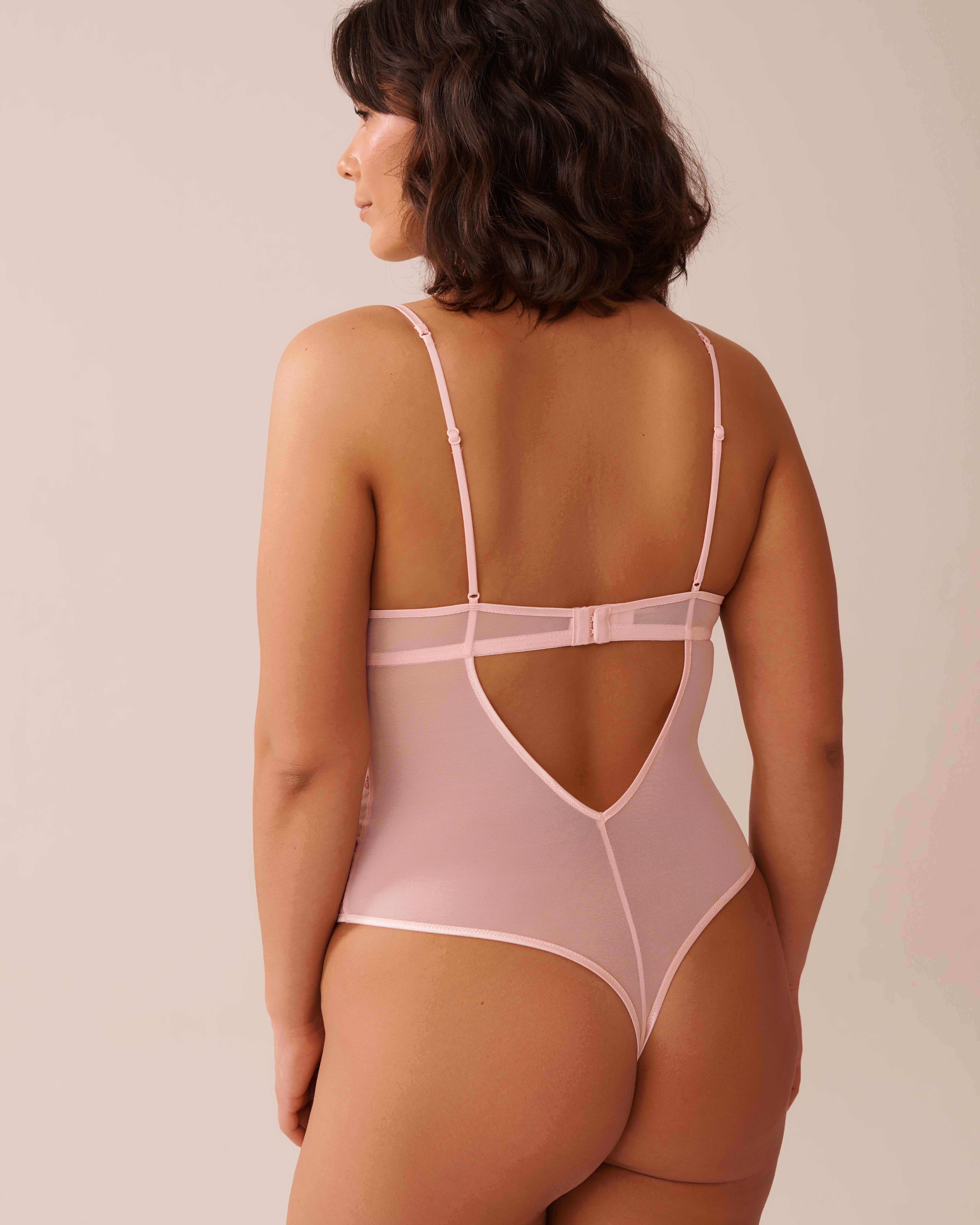 LA VIE EN ROSE Combiné tanga en résille brodée florale Fleurs roses 60300102 - Voir2