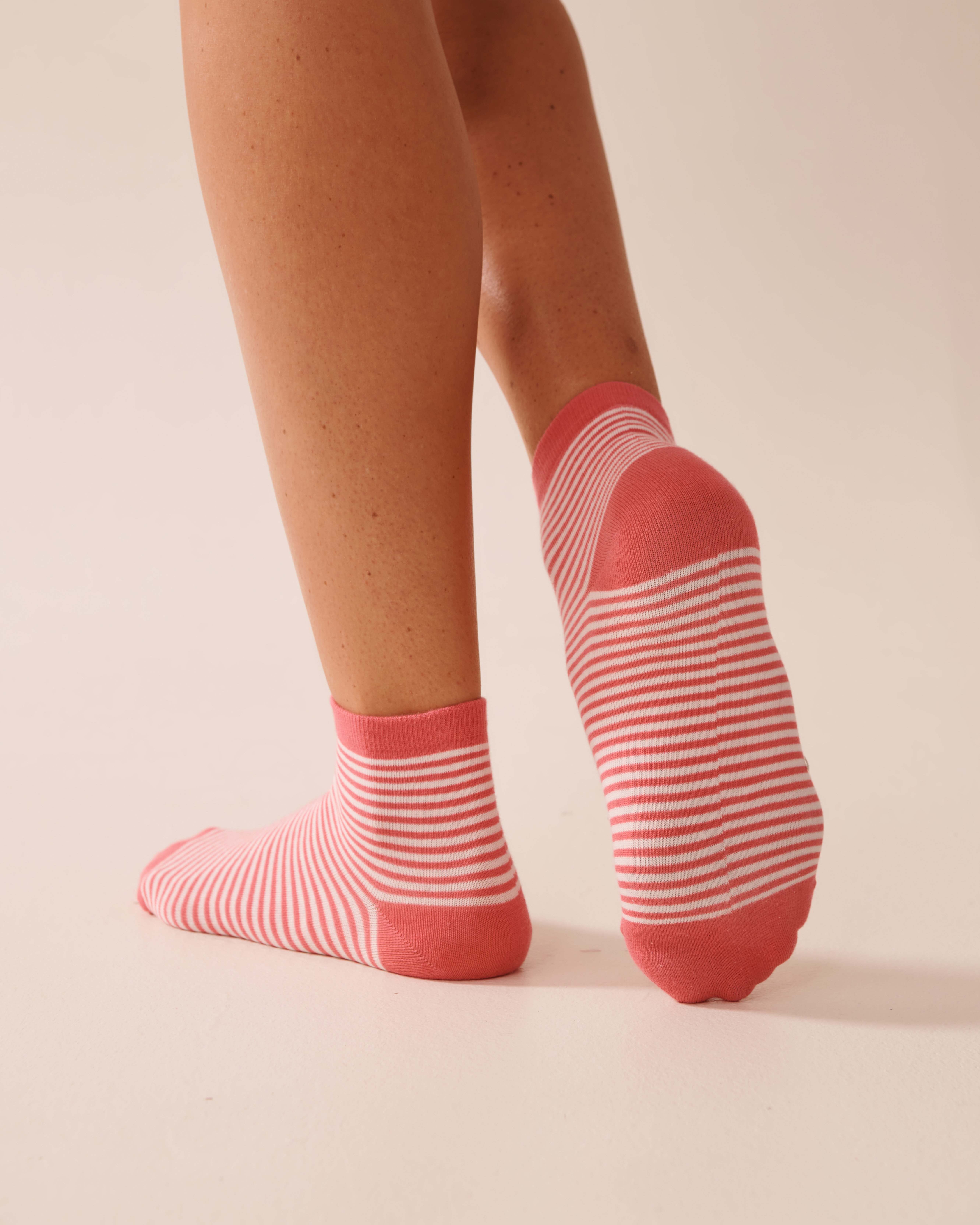 LA VIE EN ROSE Finely Ribbed Striped Socks Pink Stripes 40700396 - View2