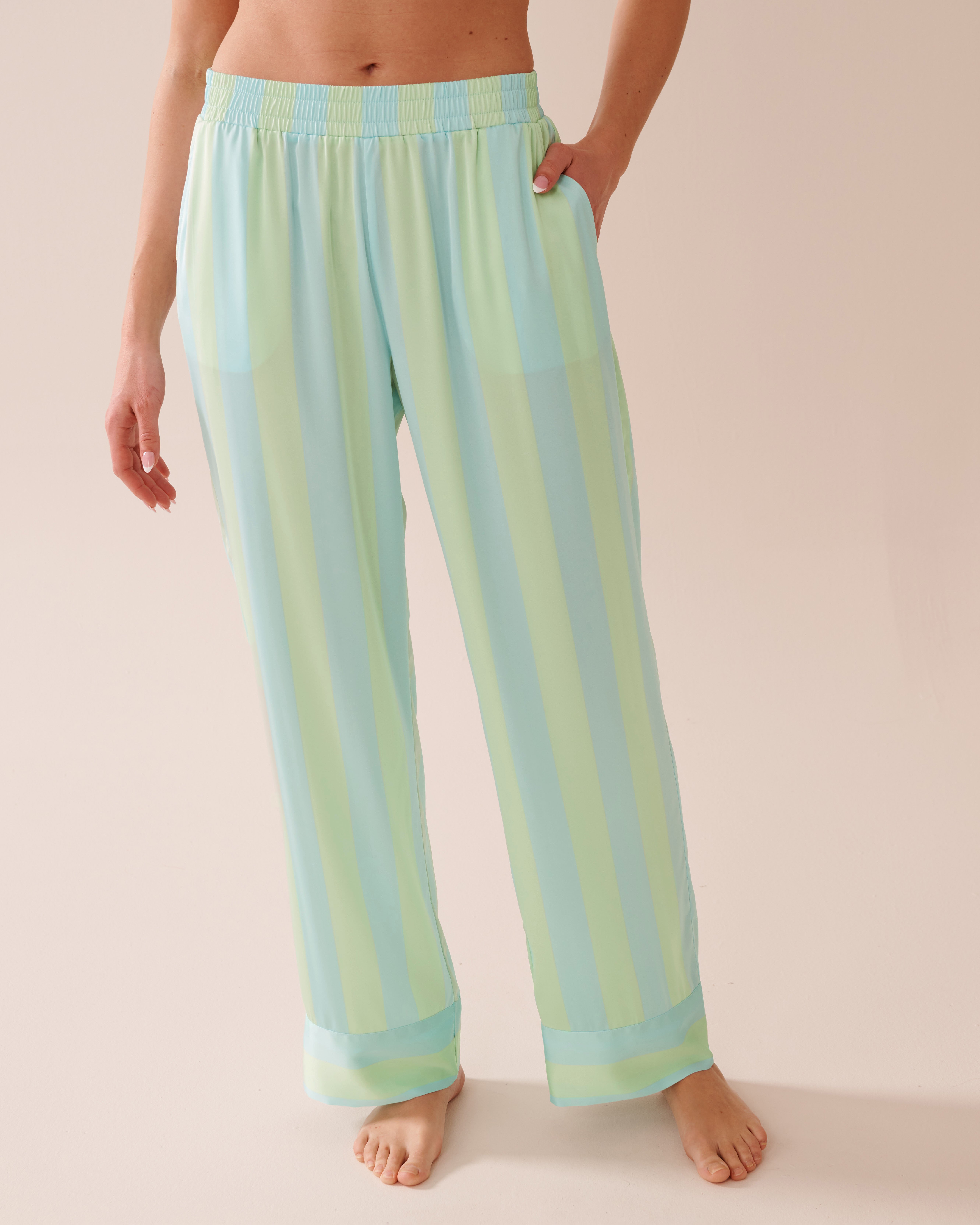LA VIE EN ROSE Ensemble pyjama rayé manches courtes en satin Bleu et vert 60400052 - Voir4