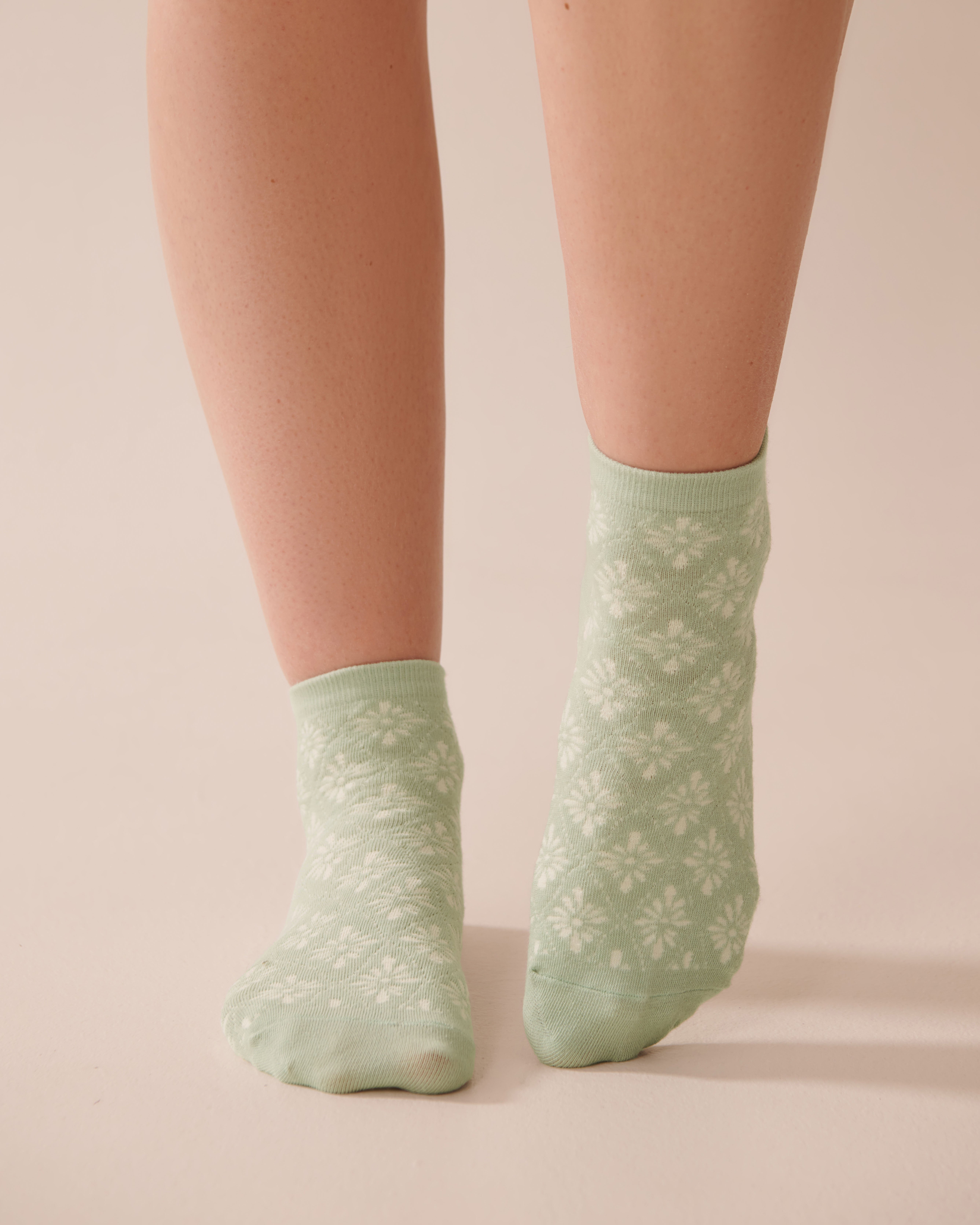 LA VIE EN ROSE Finely Ribbed Geometric Socks Green/Geometric 40700396 - View1