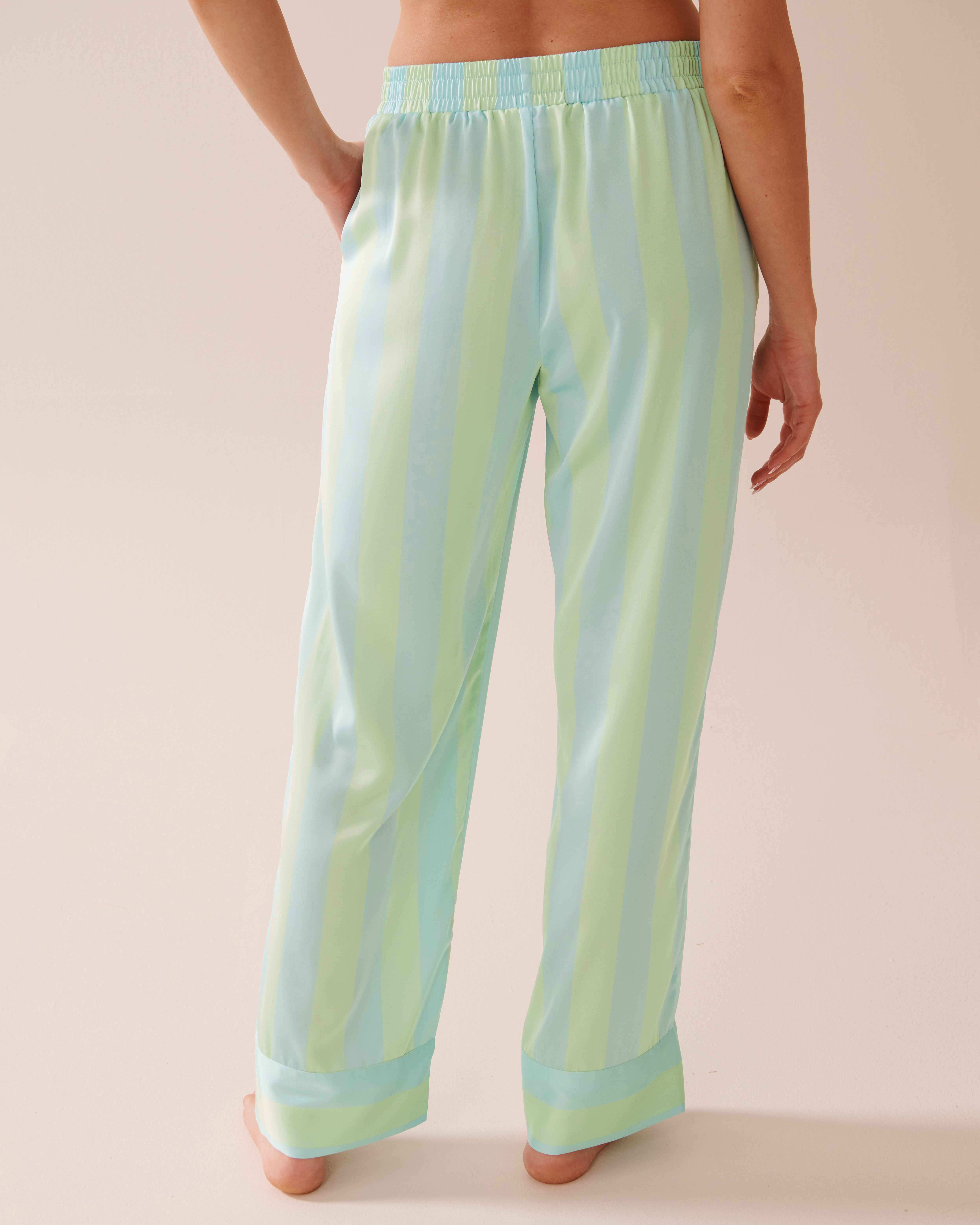 LA VIE EN ROSE Ensemble pyjama rayé manches courtes en satin Bleu et vert 60400052 - Voir5