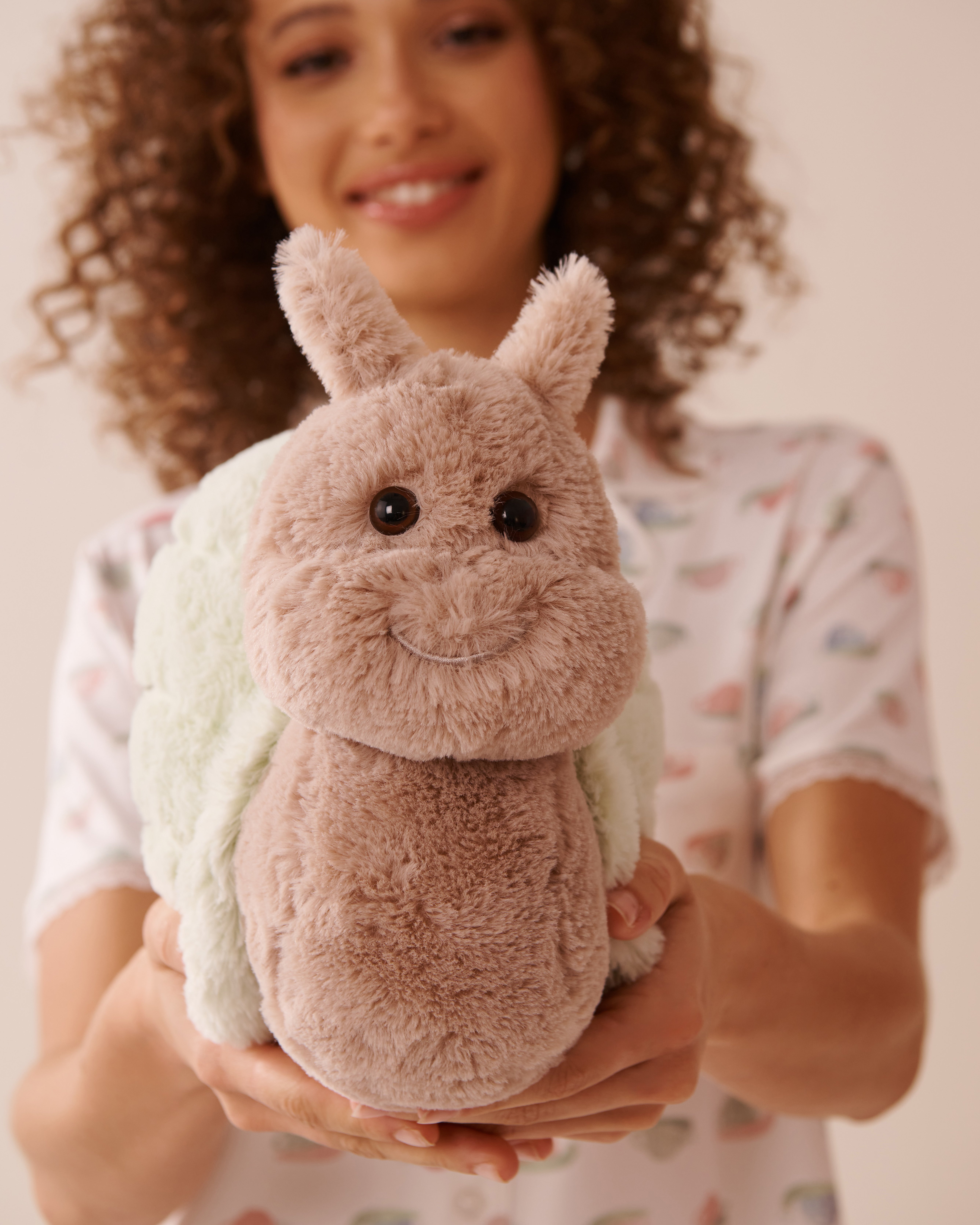 LA VIE EN ROSE Stuffed Snail Beige 40700400 - View1