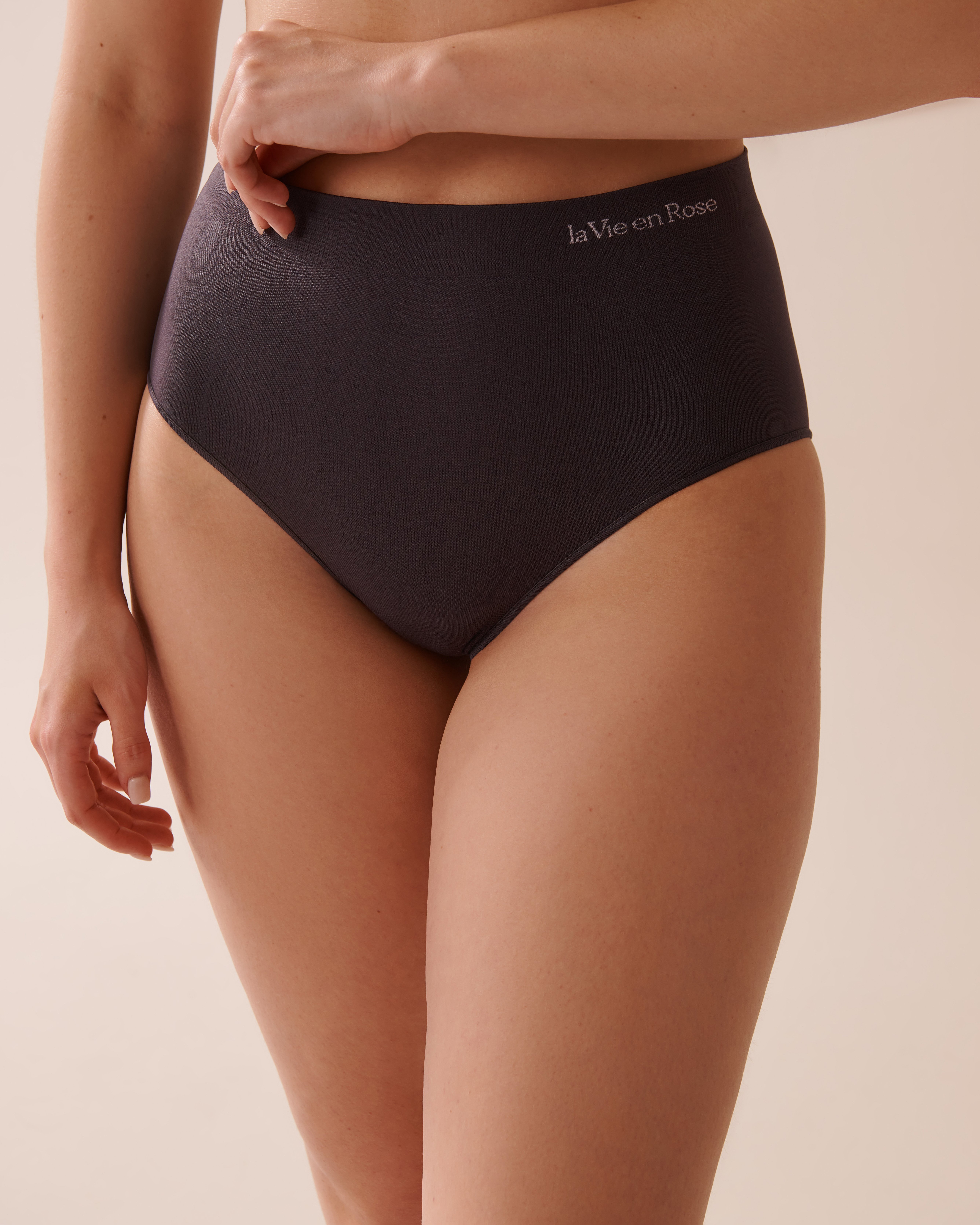 LA VIE EN ROSE Seamless Fabric High Waist Bikini Panty Anthracite 20200642 - View1