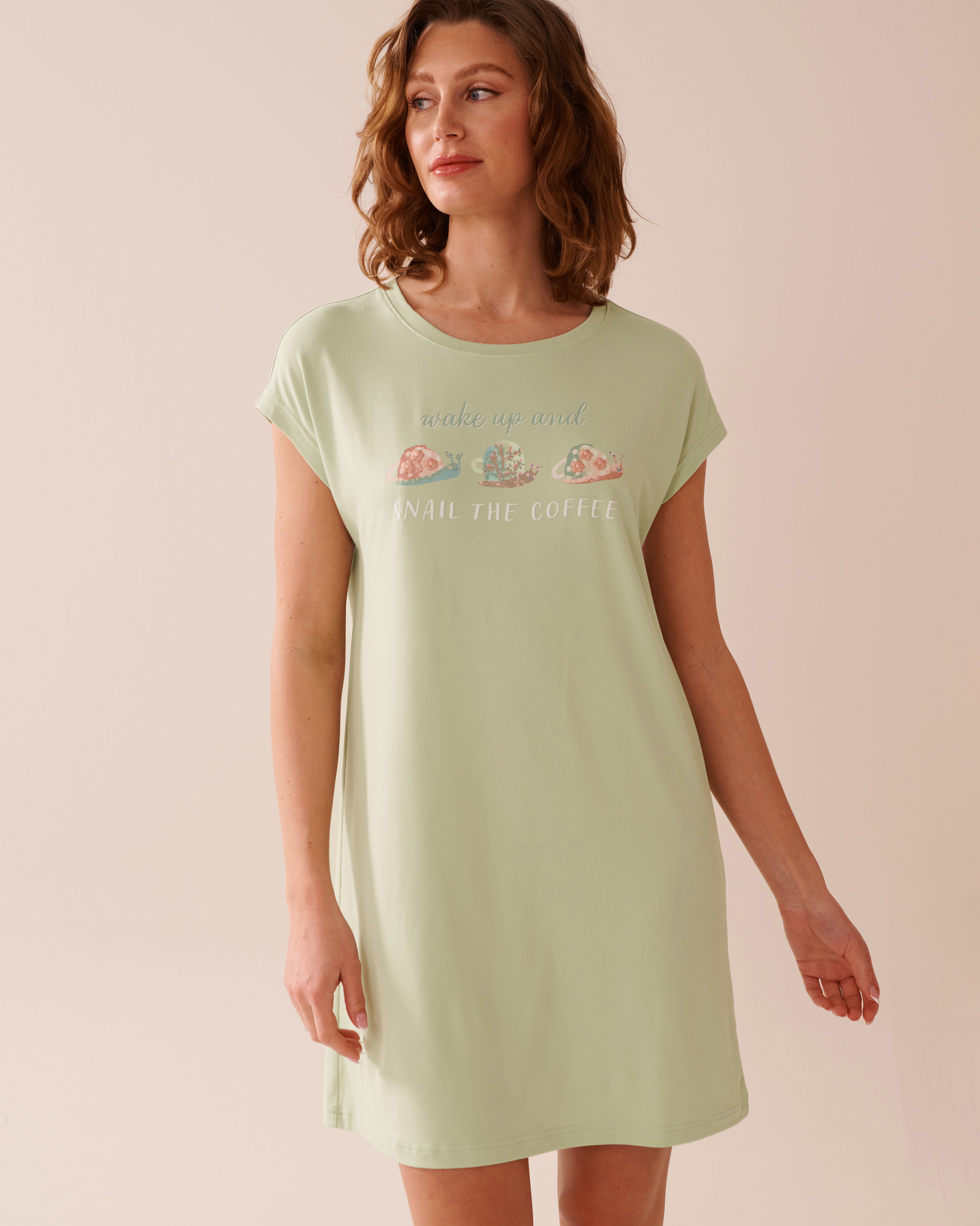 LA VIE EN ROSE Chemise de nuit ultra douce imprimé escargot Vert prairie 40500432 - Voir1