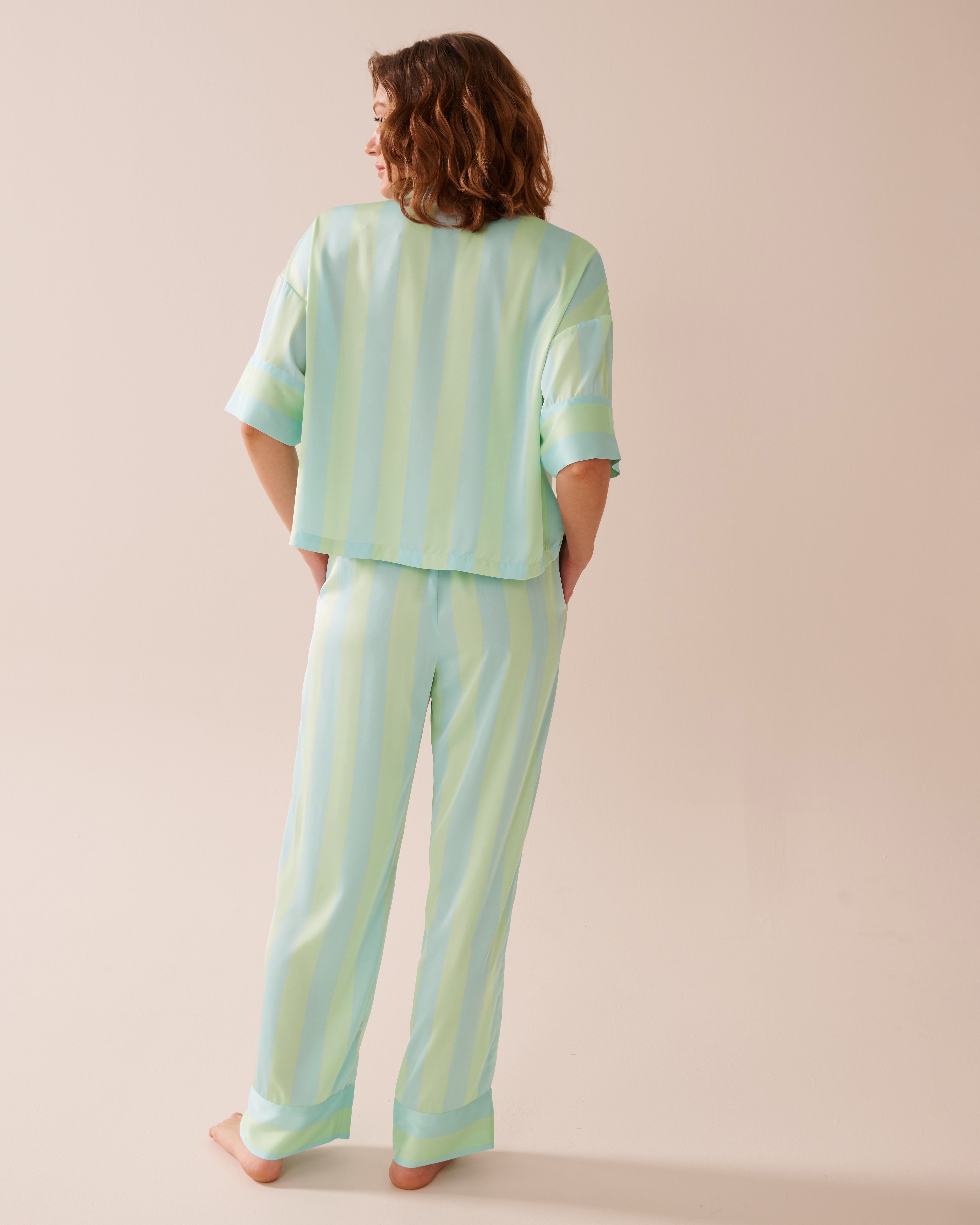 LA VIE EN ROSE Ensemble pyjama rayé manches courtes en satin Bleu et vert 60400052 - Voir2