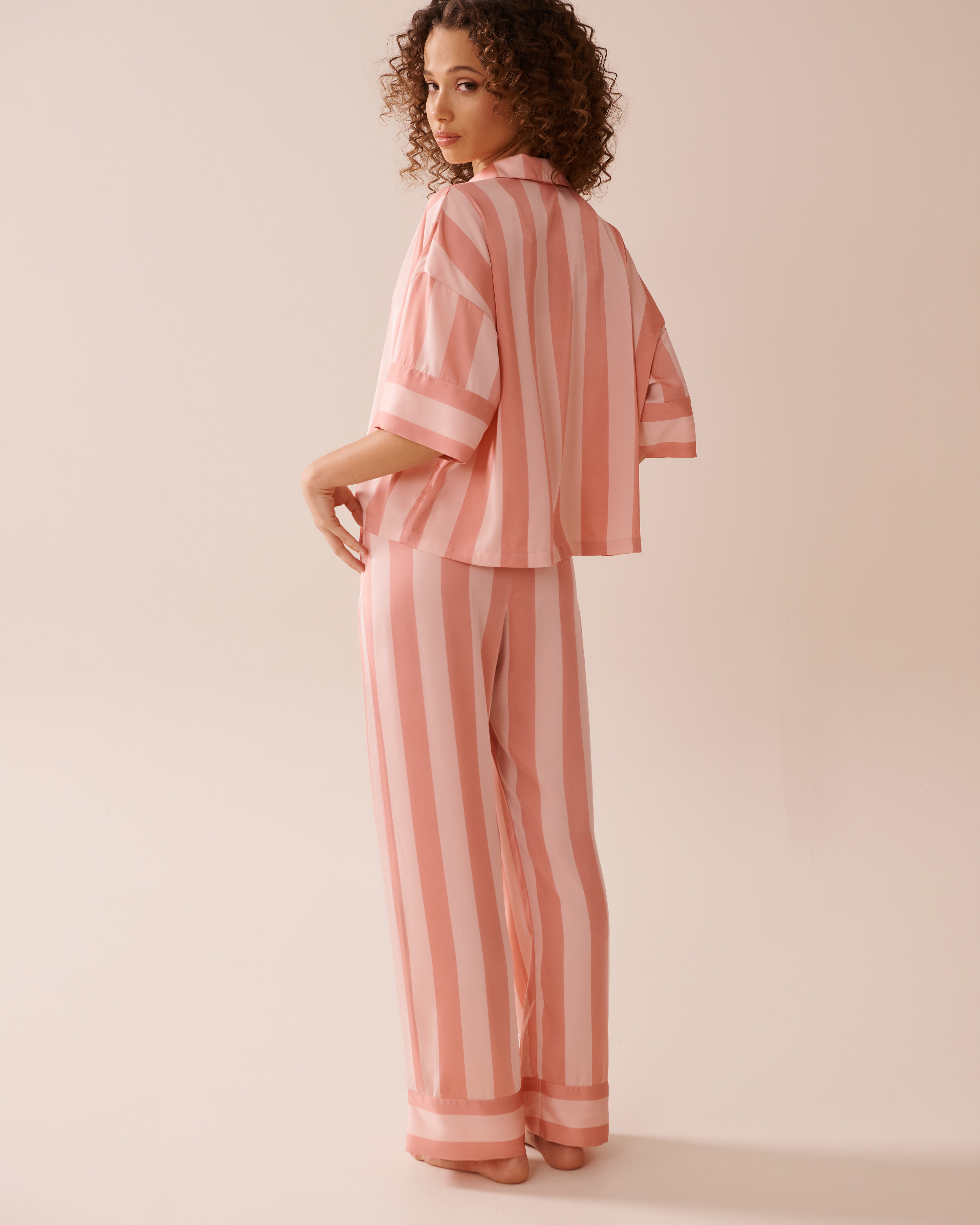 LA VIE EN ROSE Ensemble pyjama rayé manches courtes en satin Rose et pêche 60400052 - Voir2
