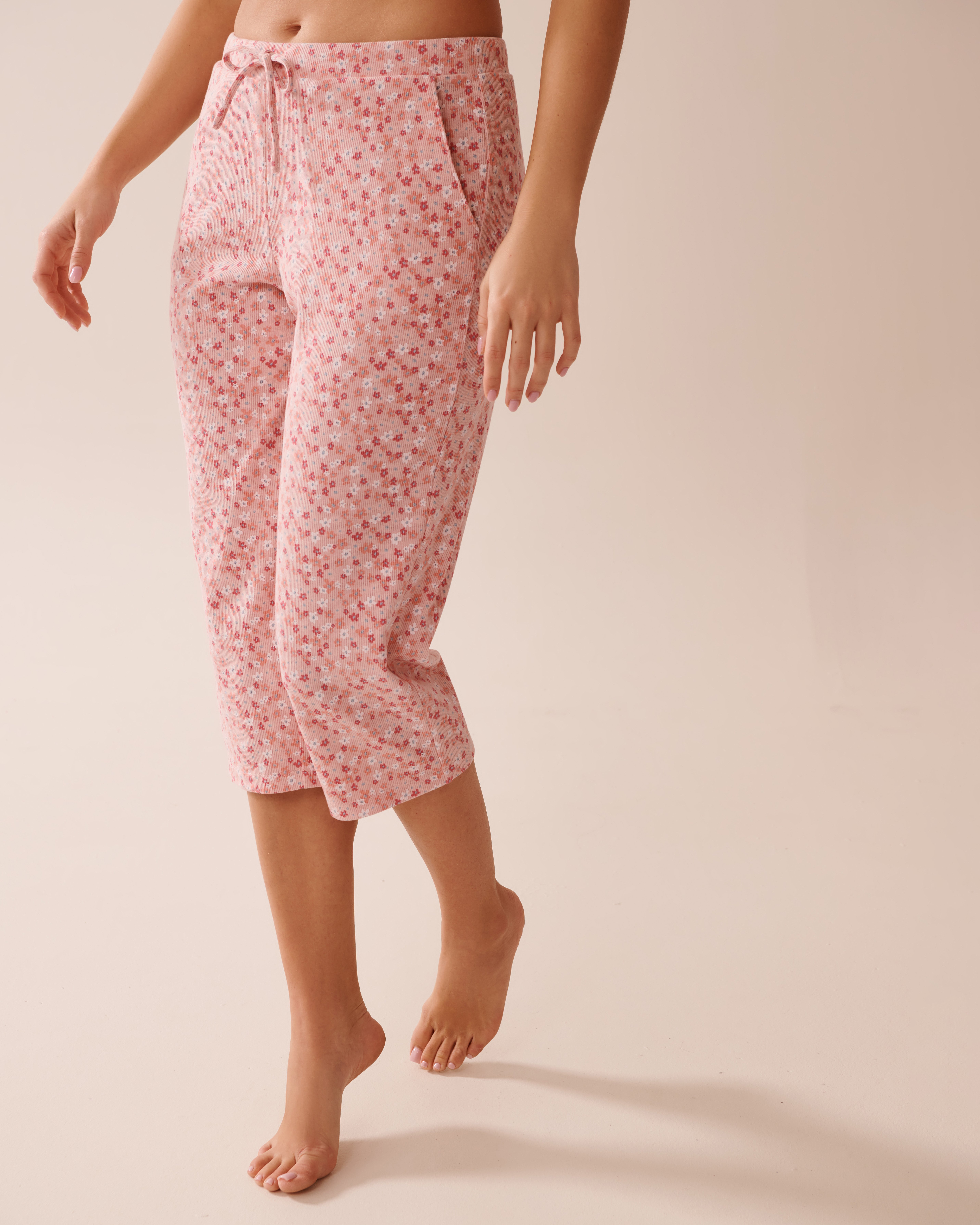 LA VIE EN ROSE Capri de pyjama côtelé à petites fleurs Petites fleurs roses 40200721 - View5
