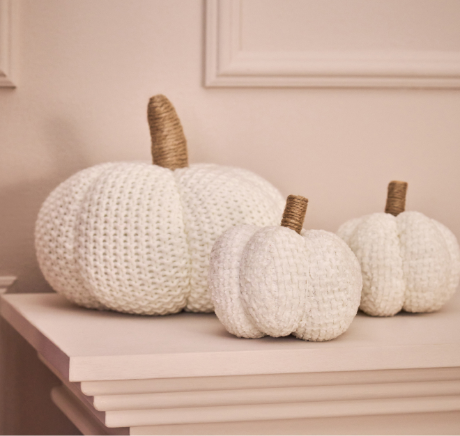 Trois citrouilles blanches en crochet