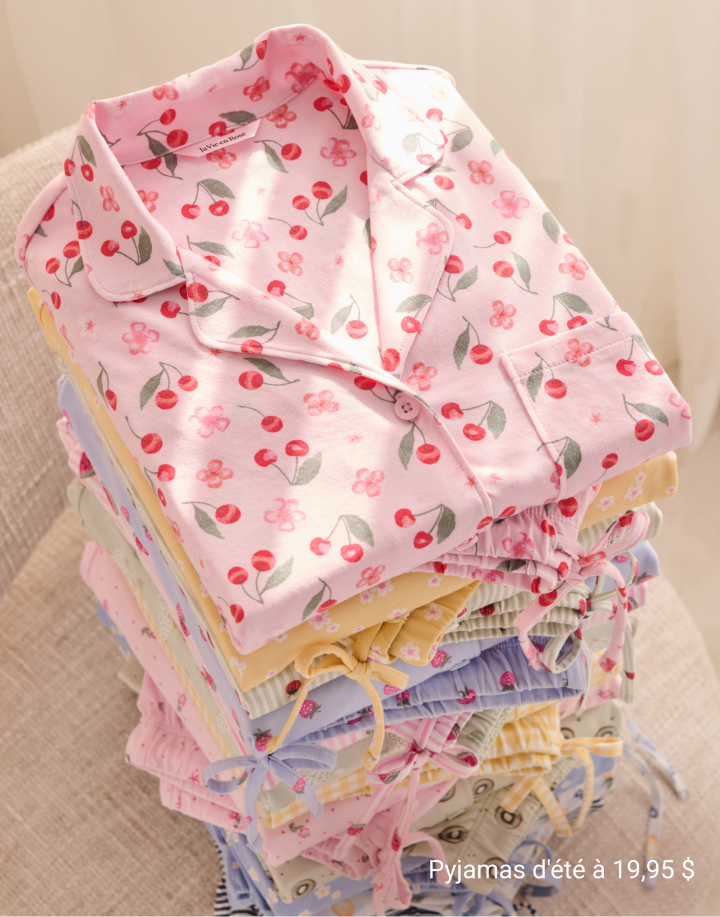 Pile de pyjamas d'été