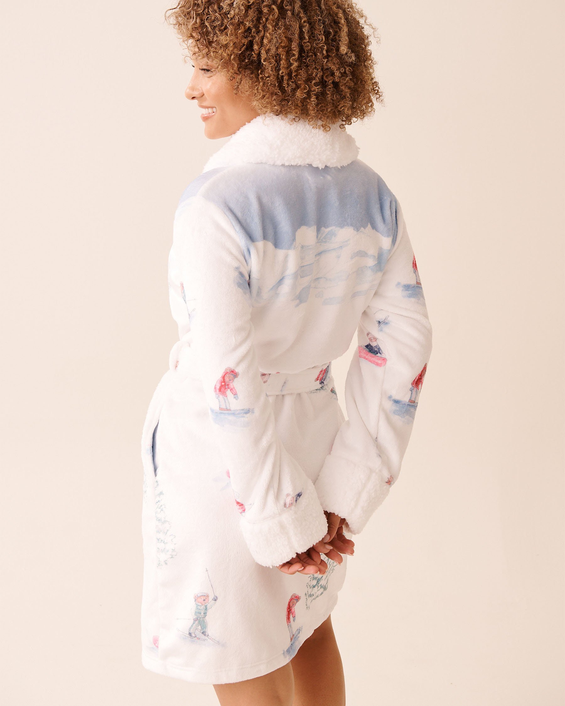 Robe de chambre à capuchon en peluche imprimé oursons skieurs
