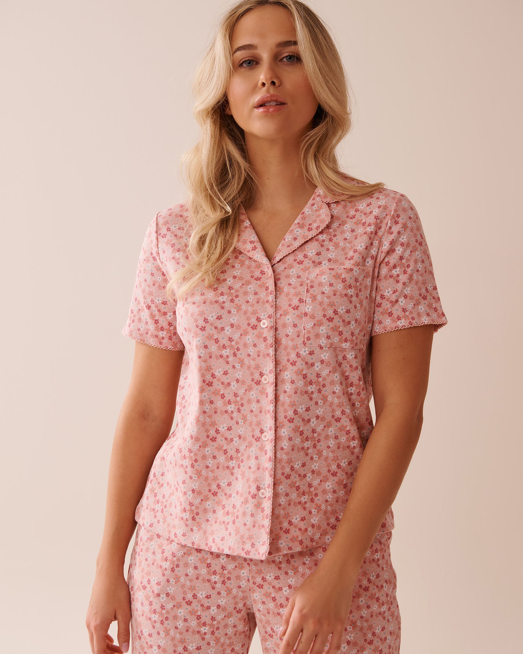 Ditsy Floral Print Ribbed Short Sleeve Button-down Shirt