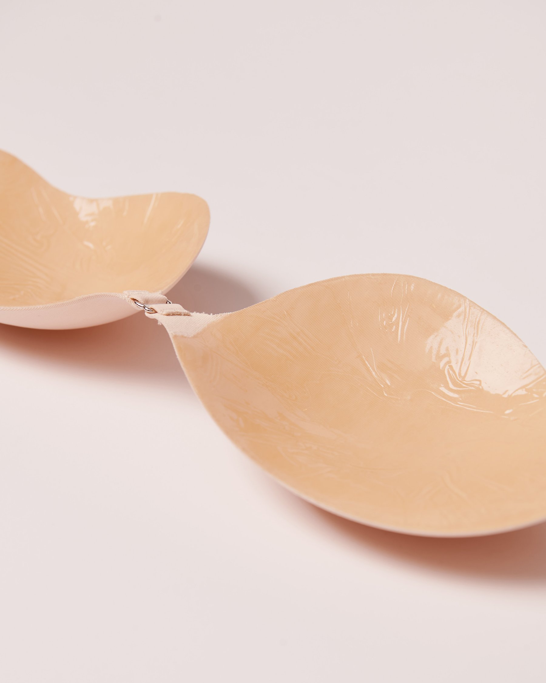 Soutien-gorge adhésif avec clip