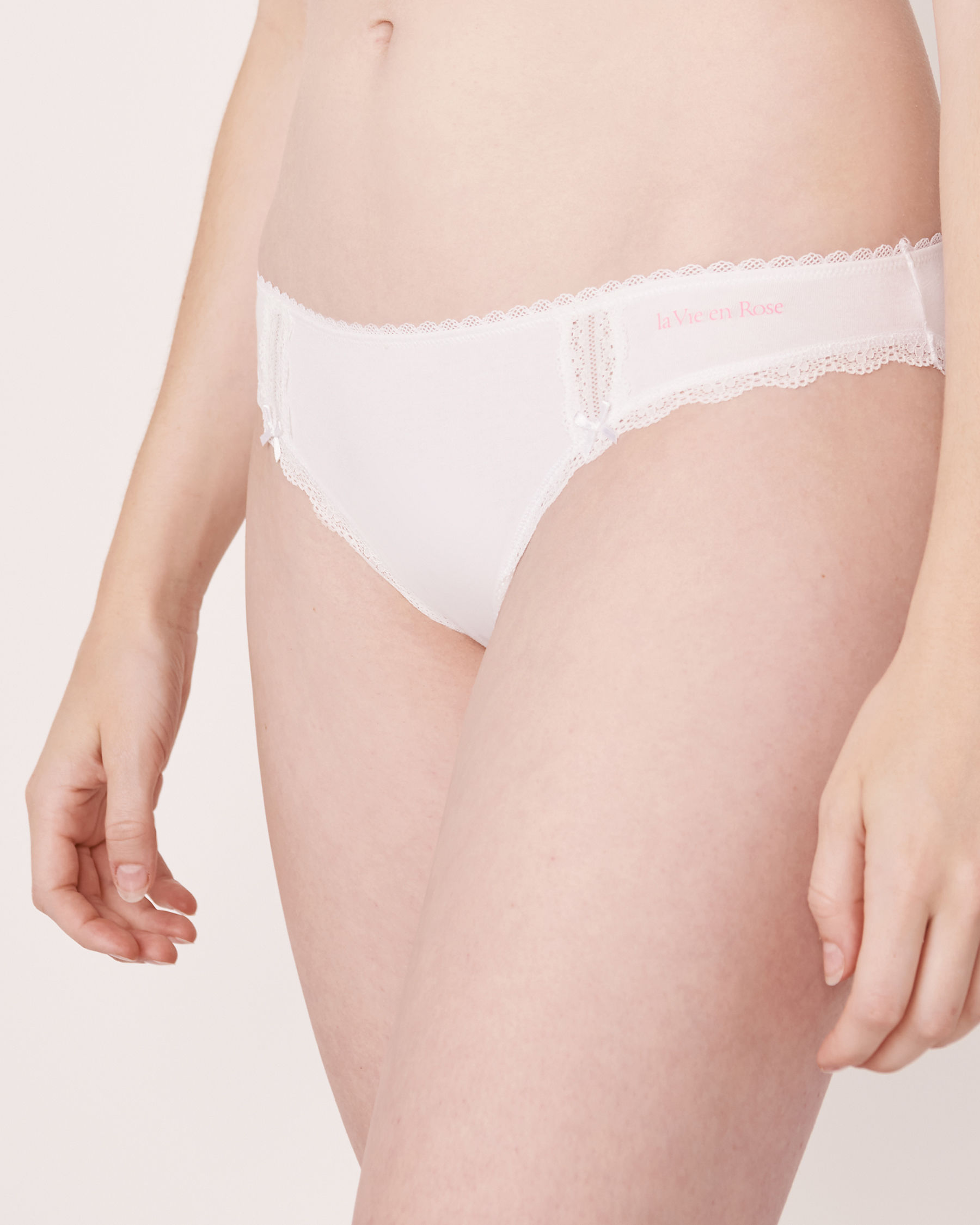 LA VIE EN ROSE Culotte bikini coton et détails de dentelle Blanc 891-212-0-00 - Voir1