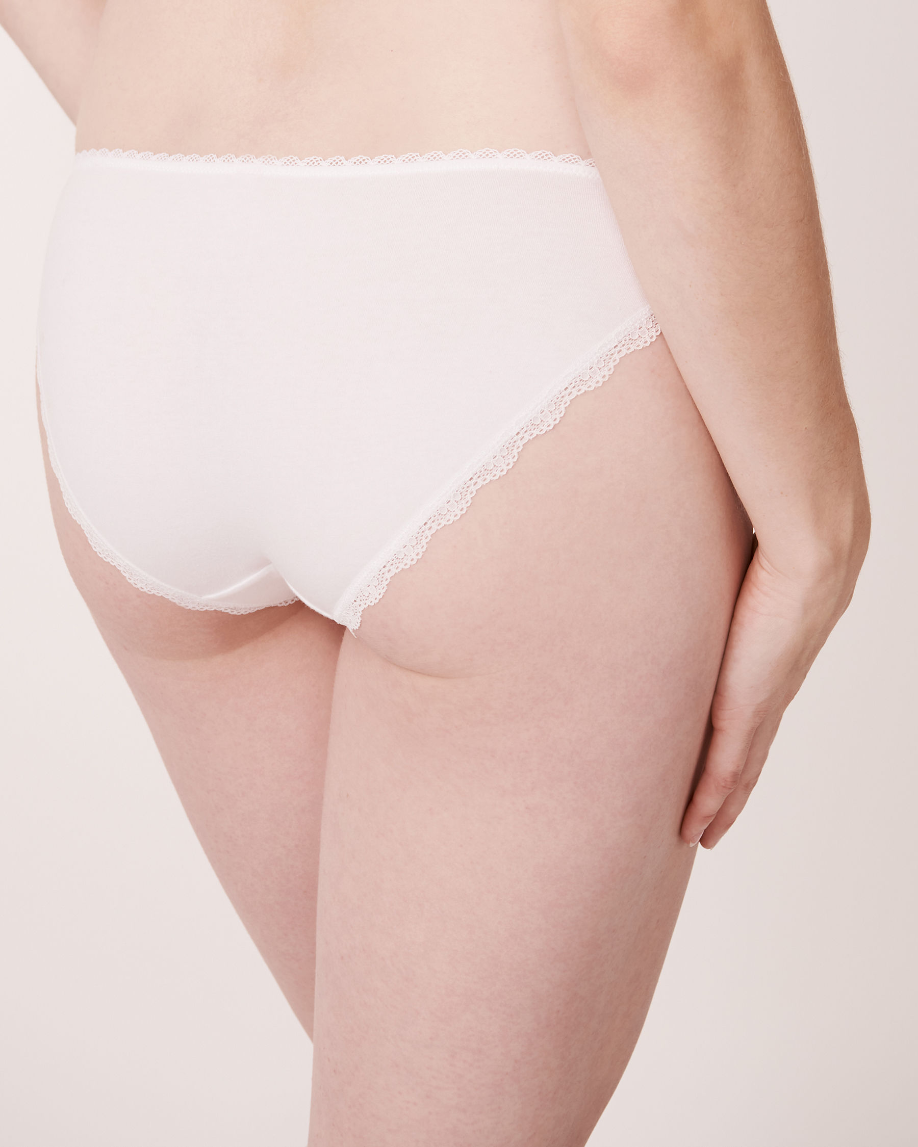 LA VIE EN ROSE Cotton and Lace Detail Bikini Panty White 891-212-0-00 - View2
