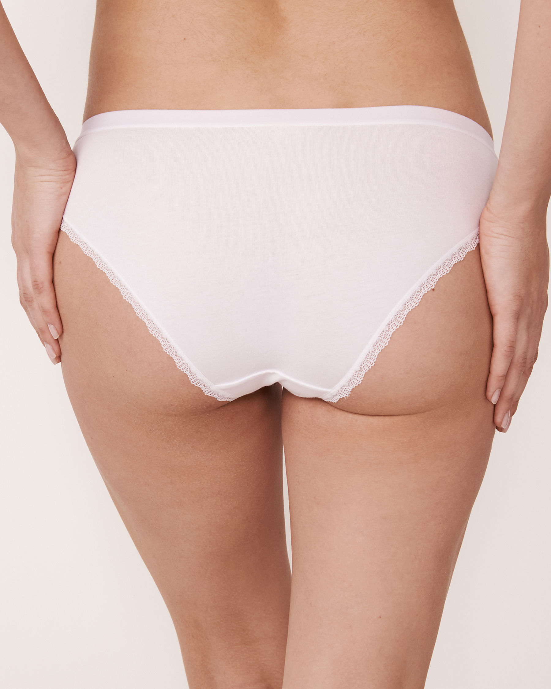LA VIE EN ROSE Cotton and Scalloped Trim Bikini Panty White 530-212-0-00 - View2