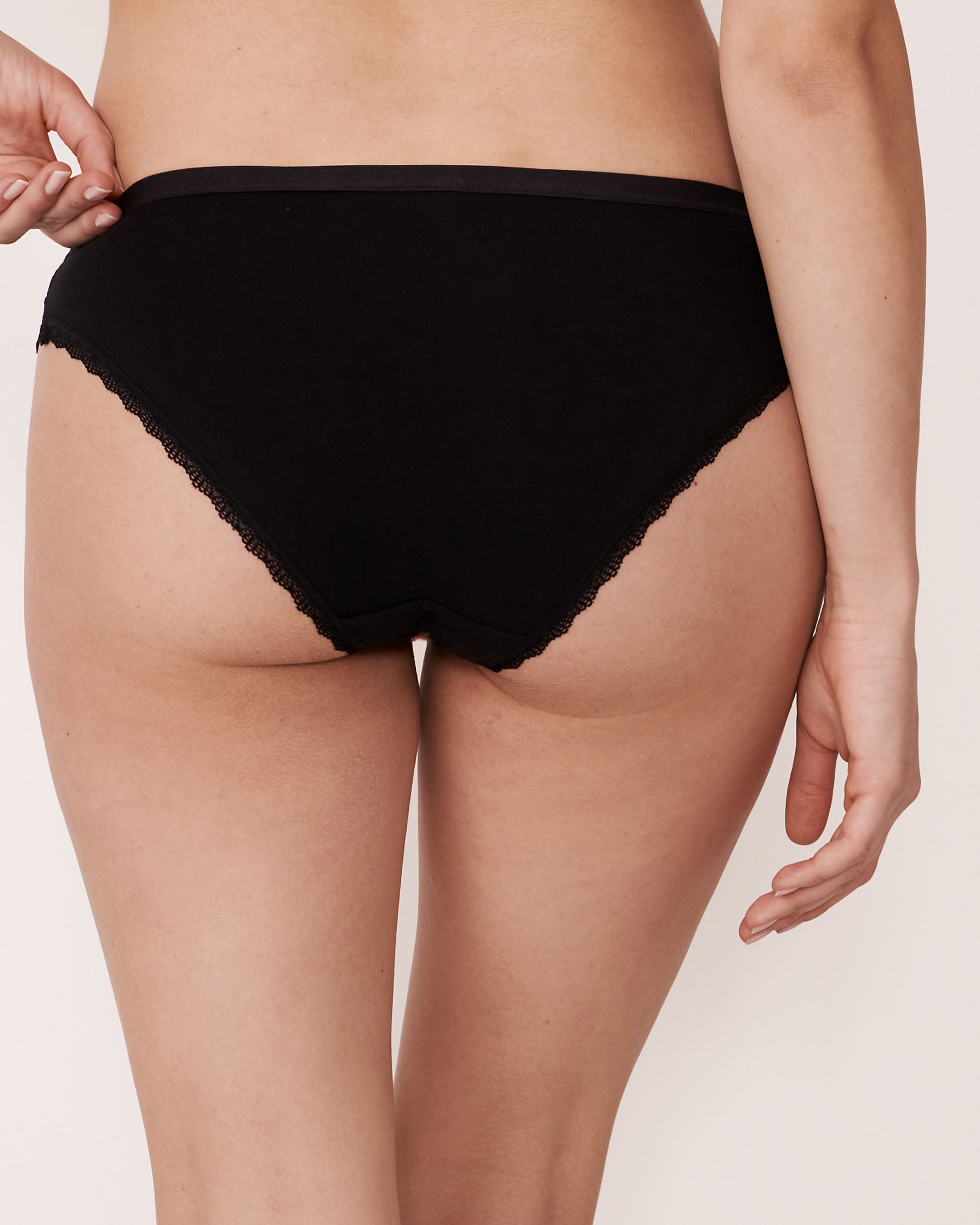 LA VIE EN ROSE Cotton and Scalloped Trim Bikini Panty Black 530-212-0-00 - View2