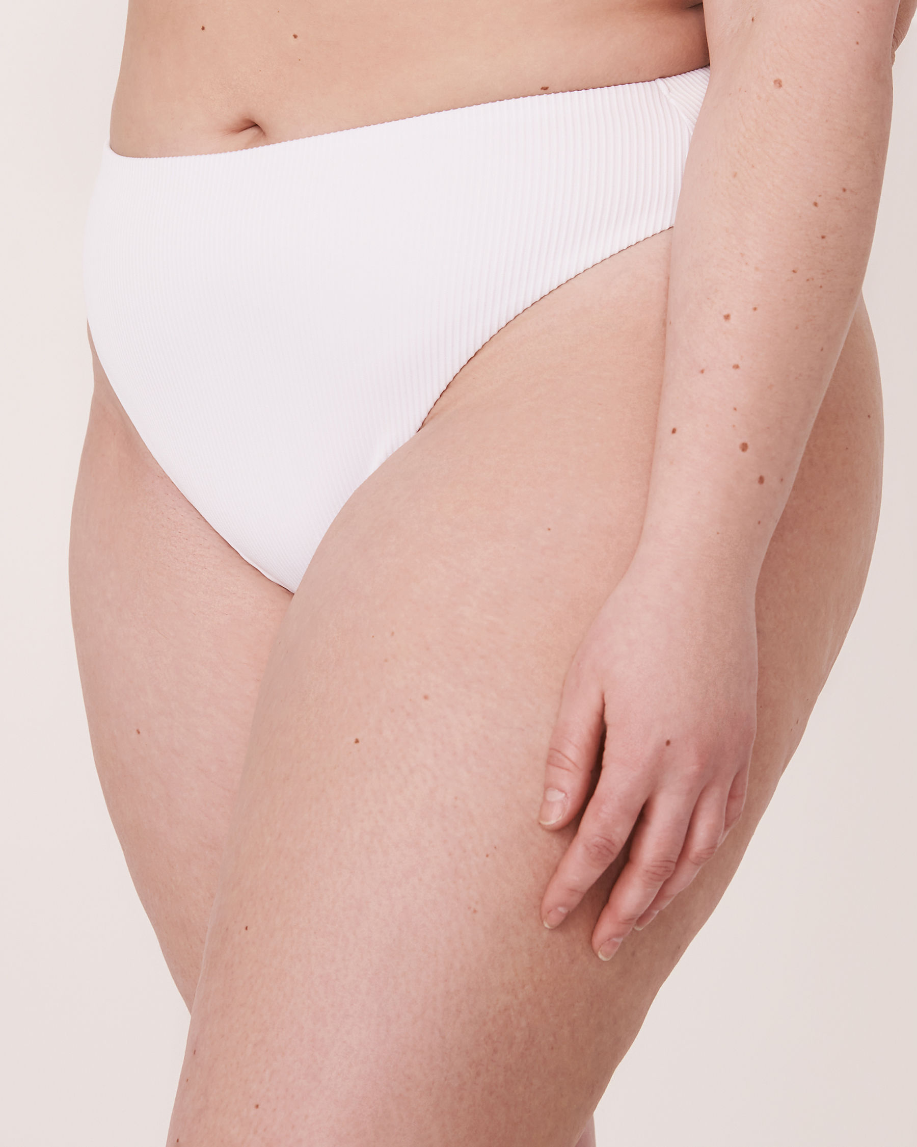 LA VIE EN ROSE AQUA Bas de bikini tanga taille haute en fibres recyclées WHITE RIB Blanc 70300083 - Voir4
