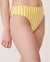LA VIE EN ROSE AQUA Bas de bikini brésilien taille haute en fibres recyclées YELLOW SUBMARINE Rayures jaunes et blanches 70300095 - View1