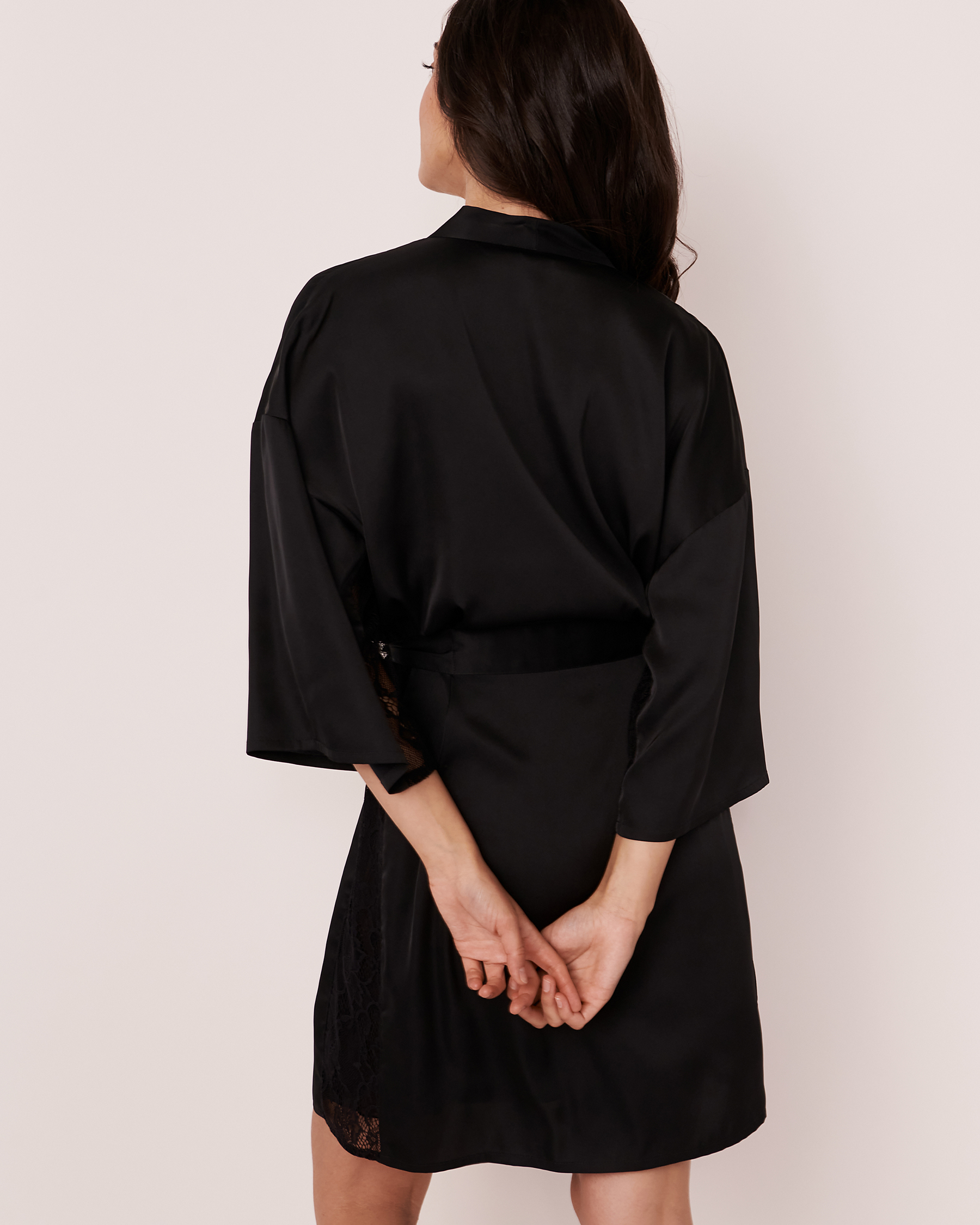LA VIE EN ROSE Satin and Lace Kimono Black 60600014 - View2