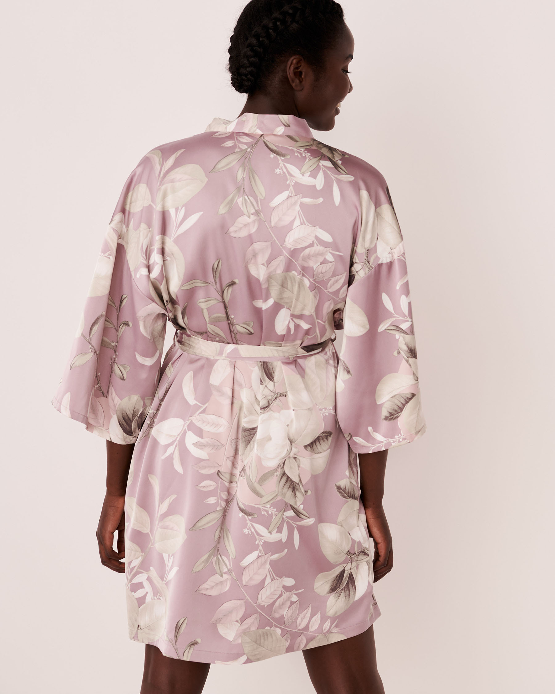 LA VIE EN ROSE Kimono en satin Jardin paisible 60600032 - Voir2
