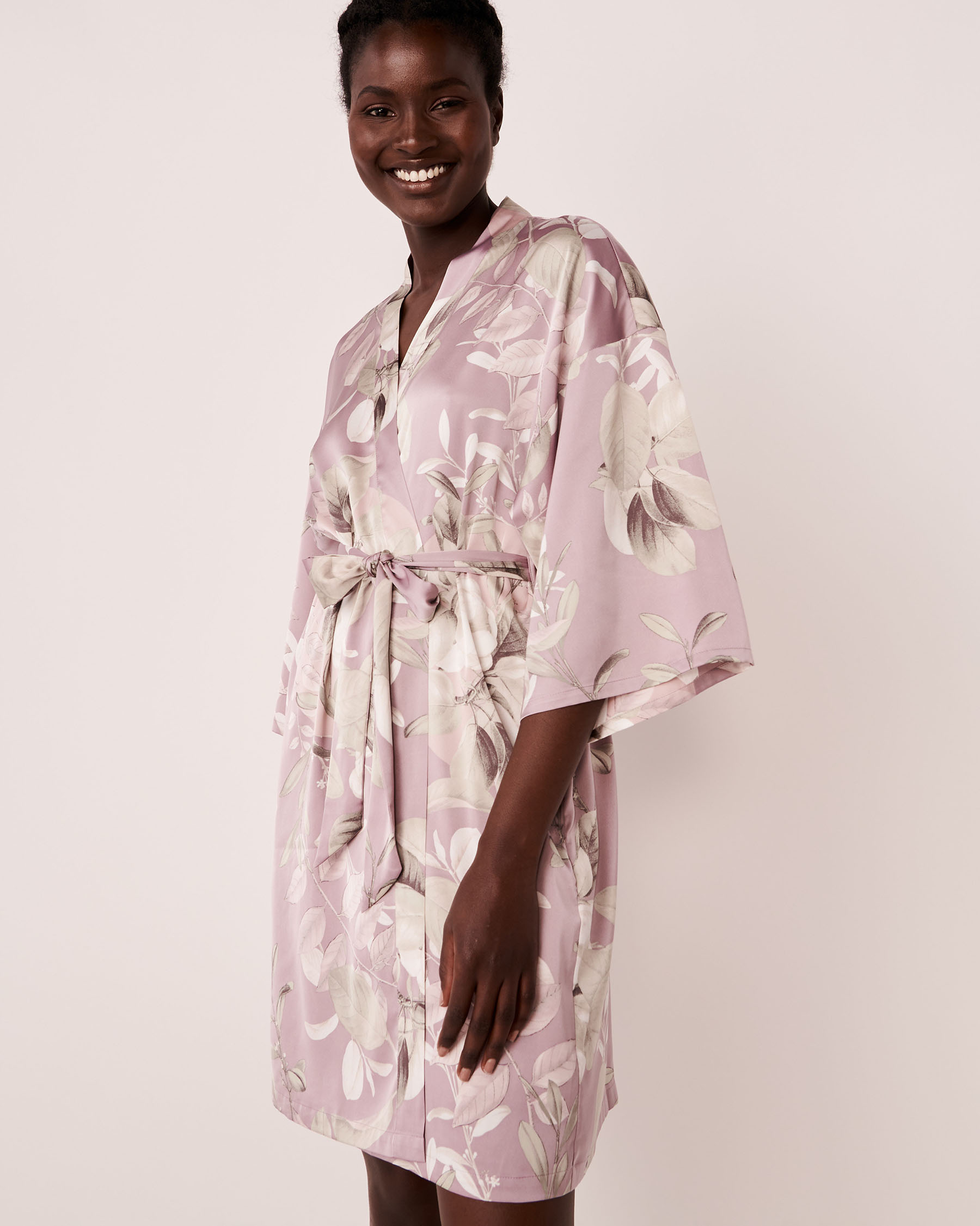 LA VIE EN ROSE Kimono en satin Jardin paisible 60600032 - Voir4