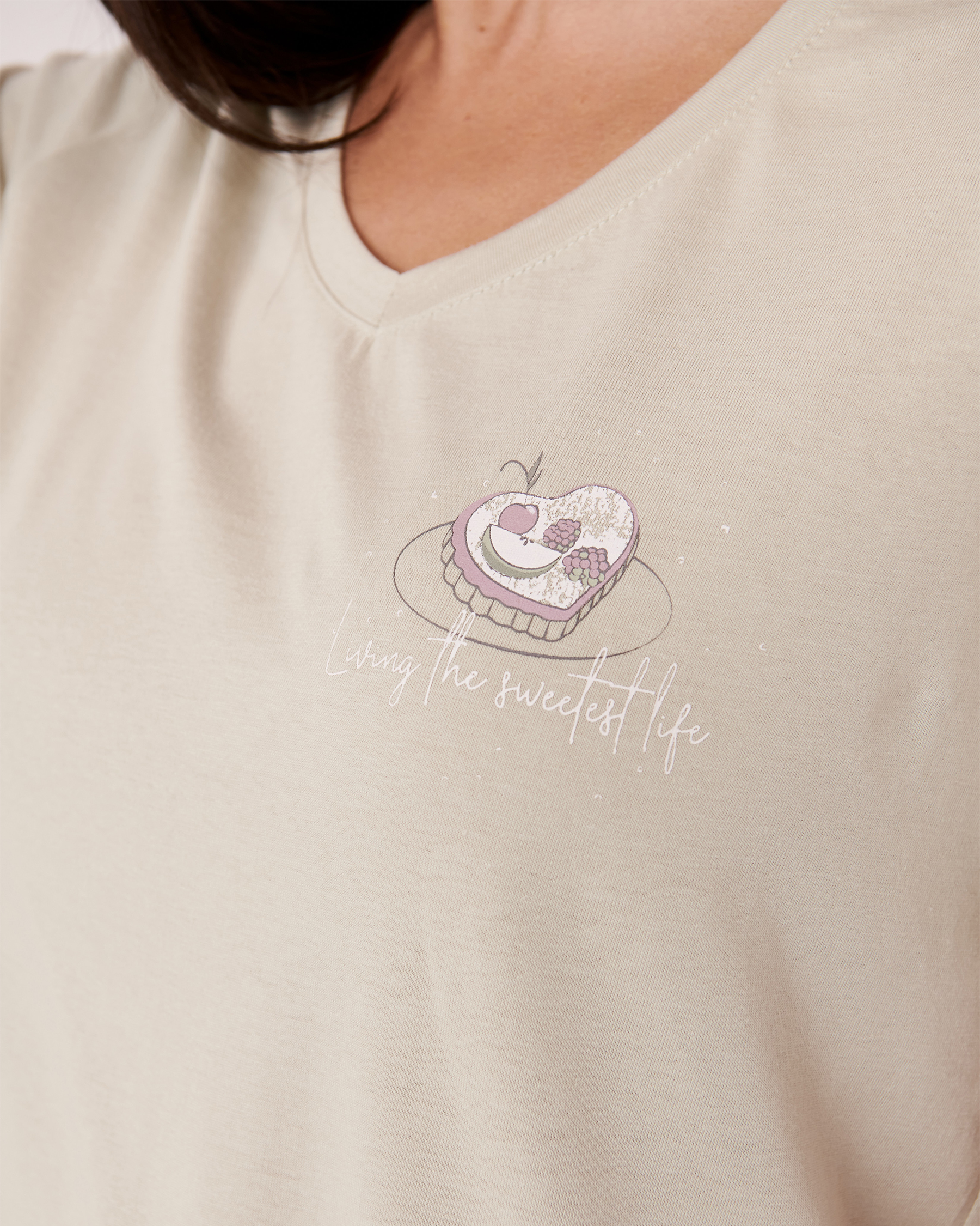 La Vie en Rose Cotton V-neck T-shirt. 5
