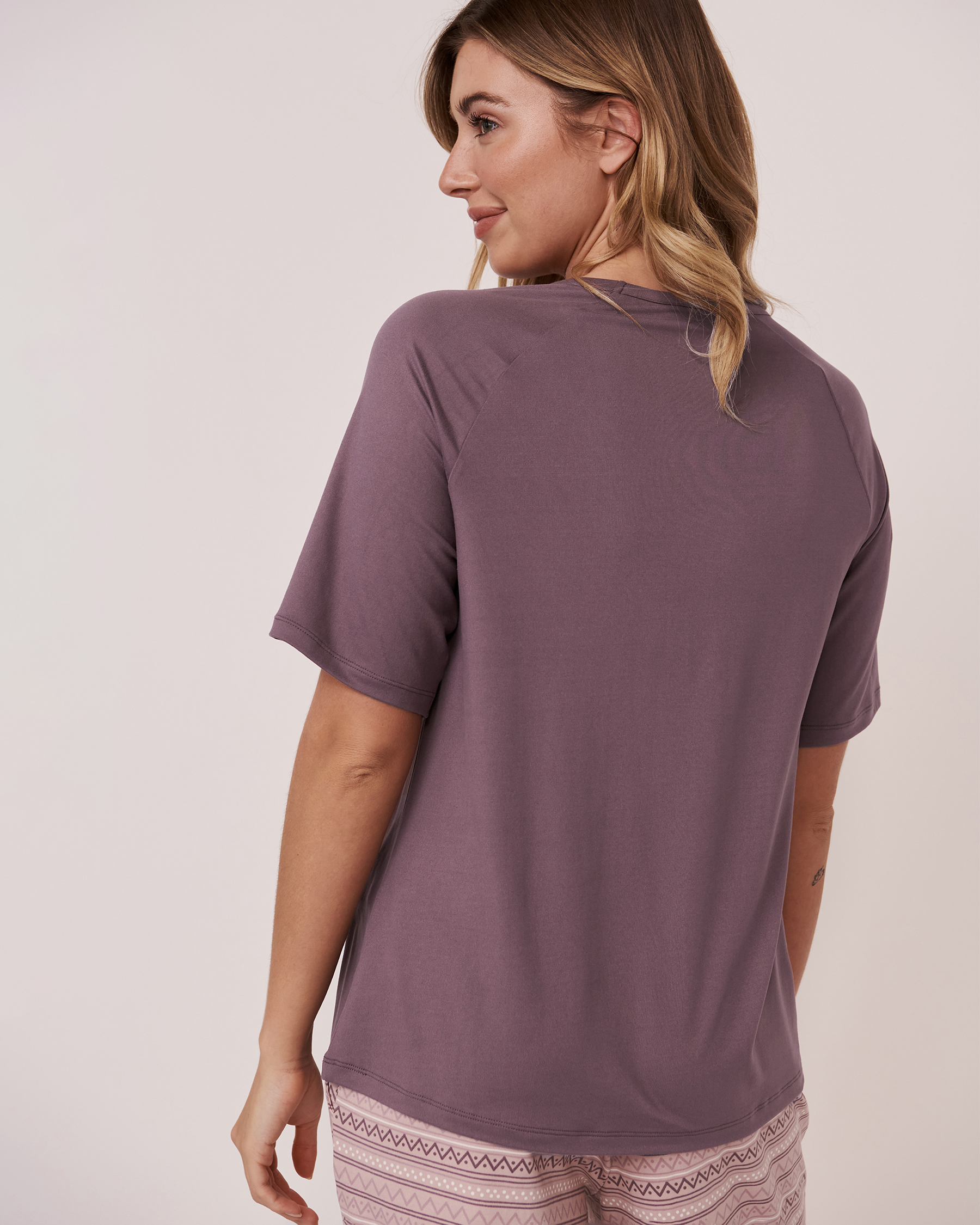 LA VIE EN ROSE Super Soft Raglan Sleeve Shirt Dark plum 40100326 - View3
