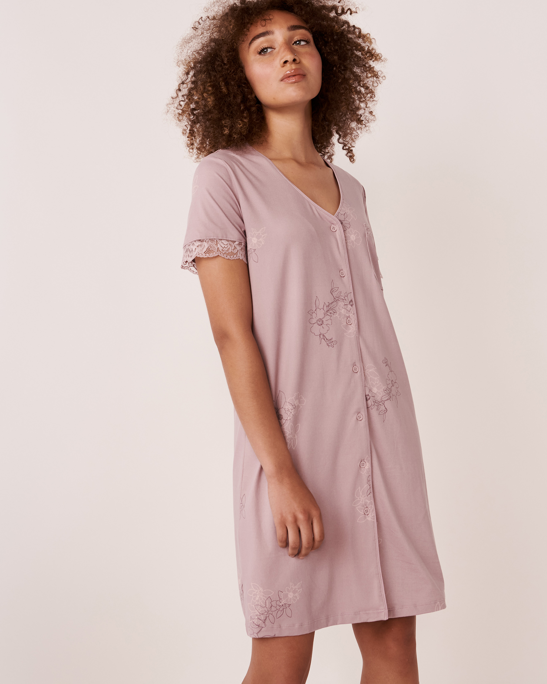 LA VIE EN ROSE Super Soft Lace Trim Button-down Sleepshirt Floral outline 40500209 - View1