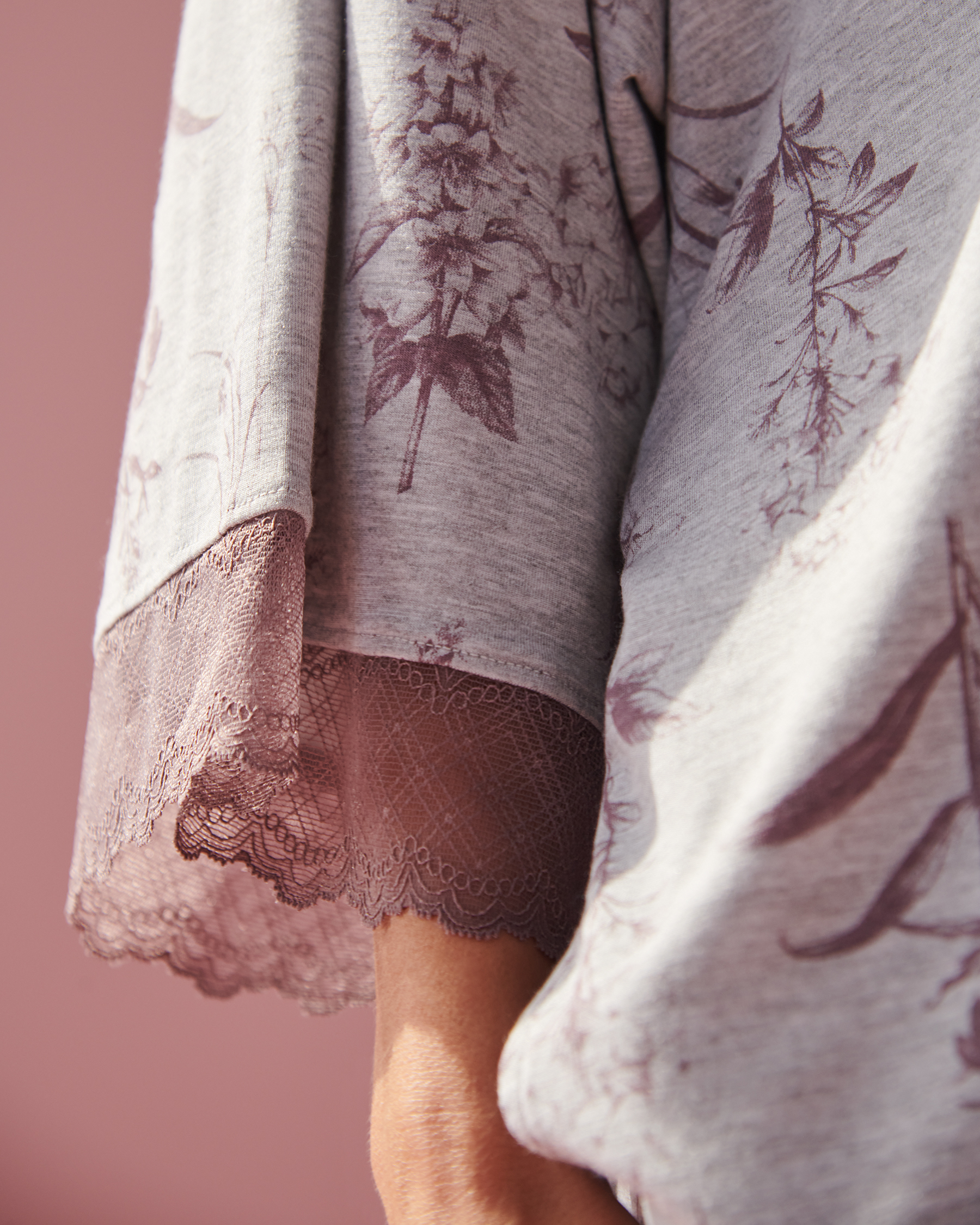 LA VIE EN ROSE Lace Trim Modal Kimono Grey branches 40600087 - View5