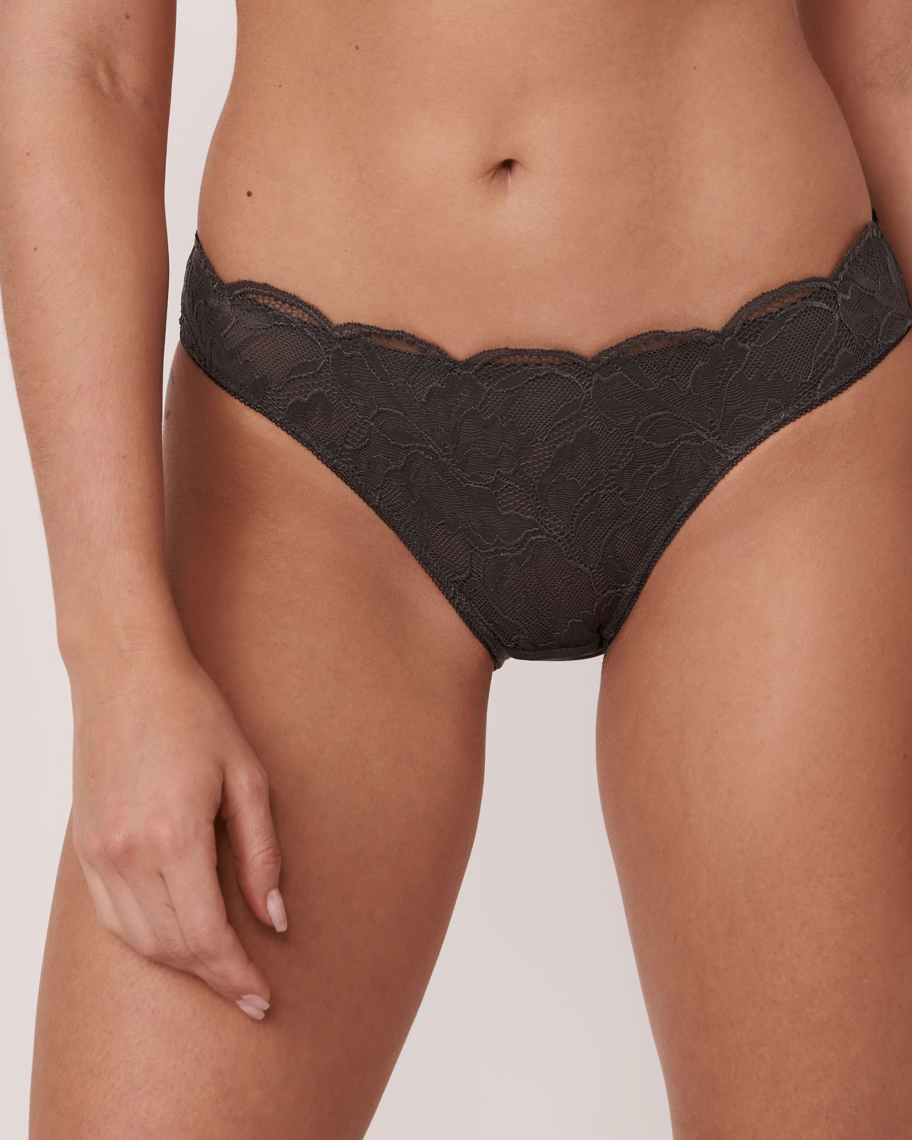 LA VIE EN ROSE Lace and Mesh Bikini Panty Magnet 20200205 - View1