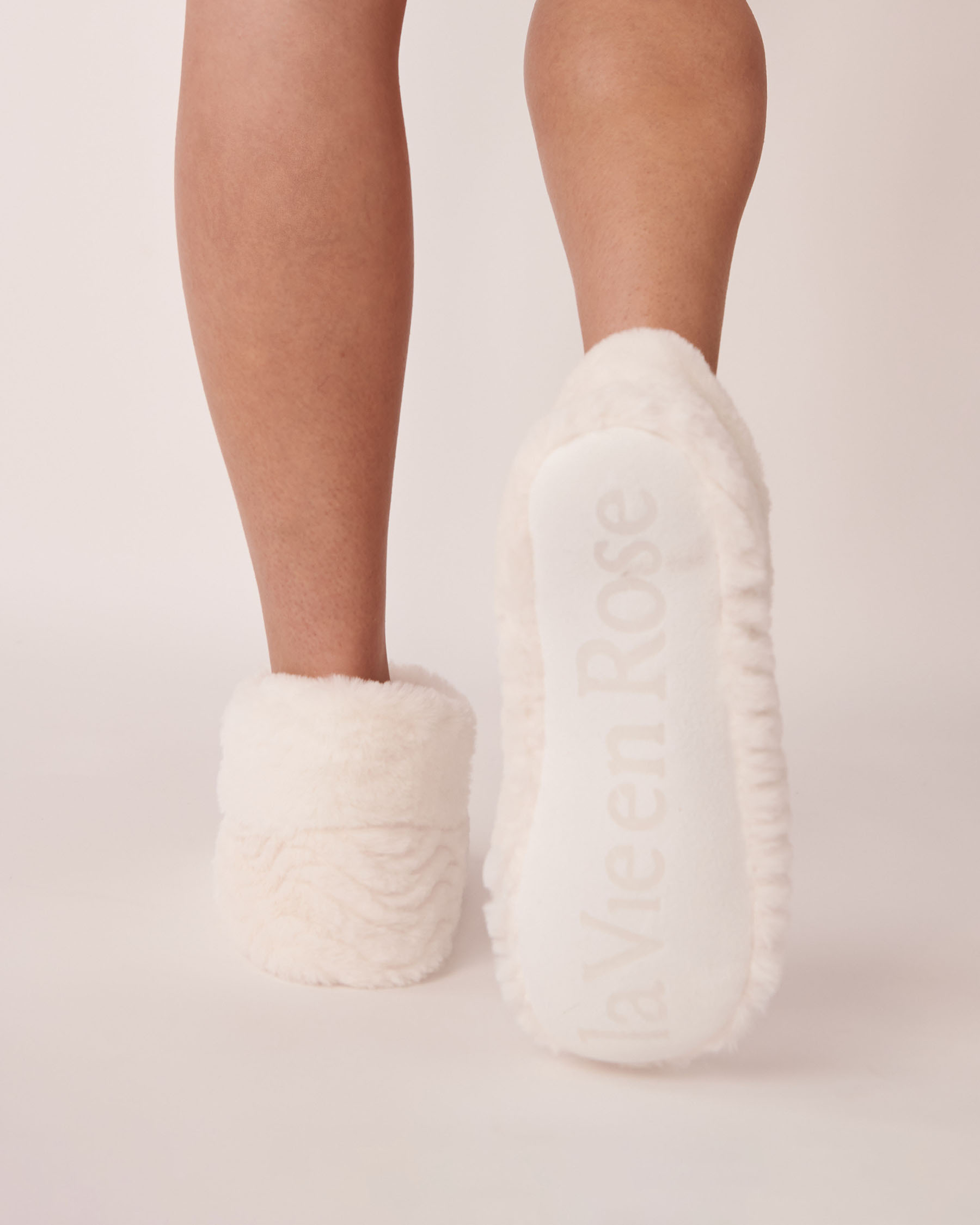 LA VIE EN ROSE Soft Plush Slippers with Faux Fur Hem White 40700217 - View2