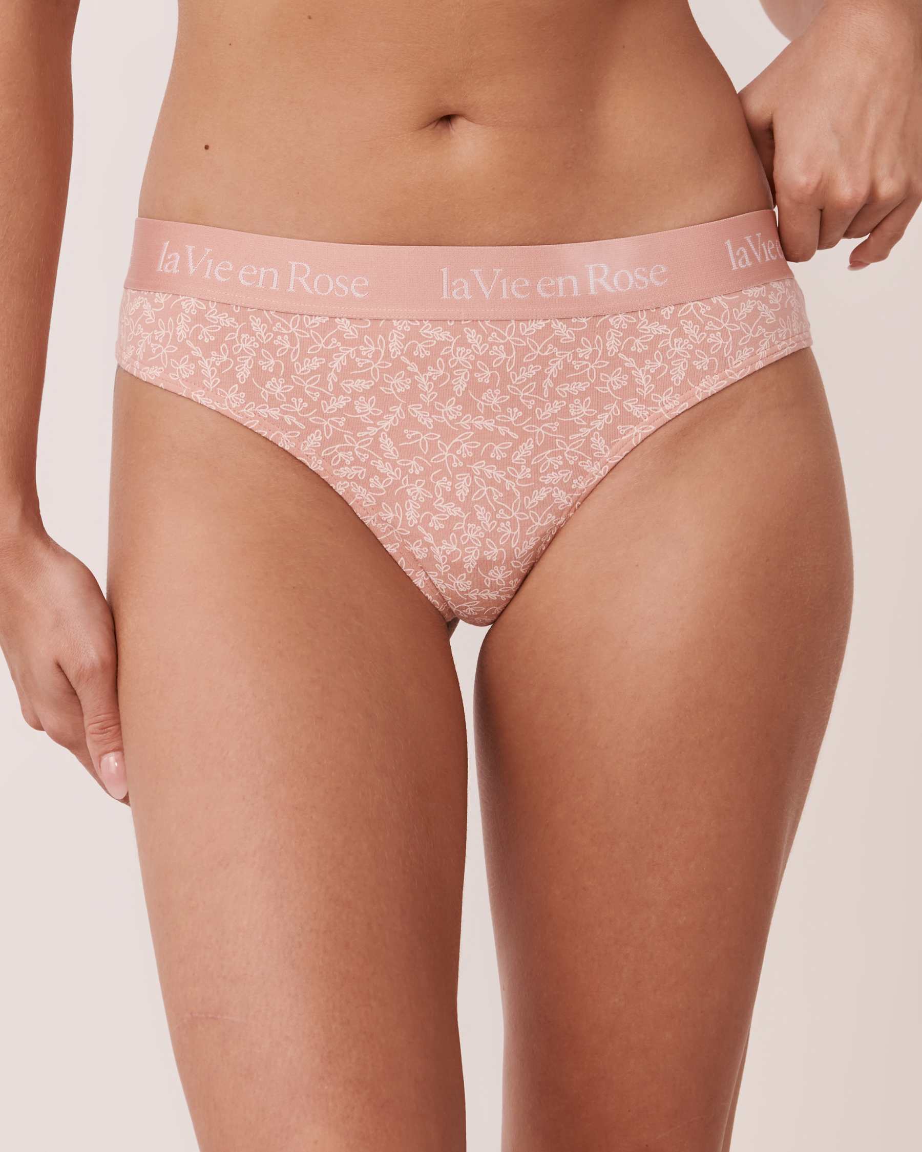 LA VIE EN ROSE Cotton and Logo Elastic Band Thong Panty Pink foliage 20100212 - View1