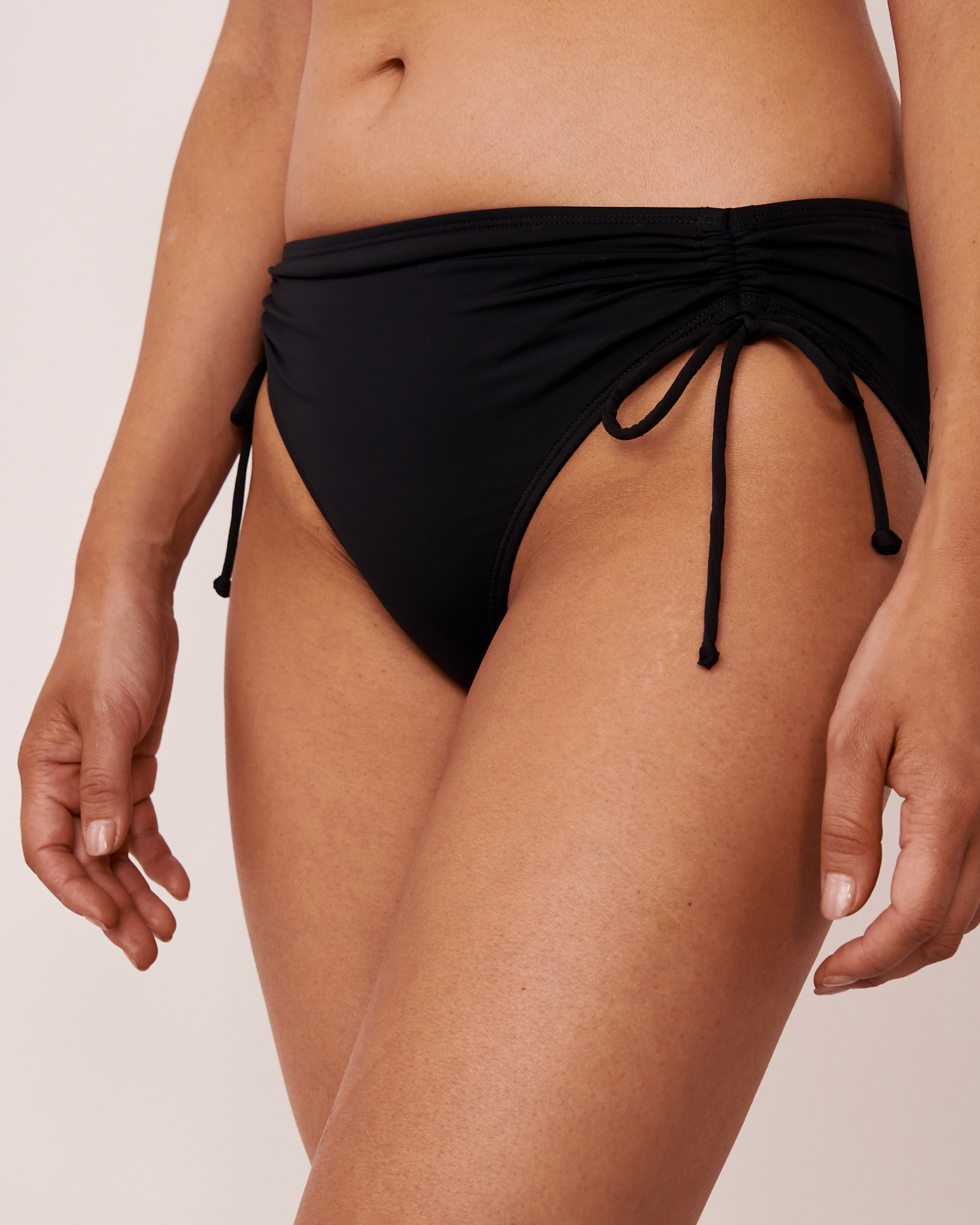 LA VIE EN ROSE AQUA SOLID Drawstring Bikini Bottom Black 70300303 - View3