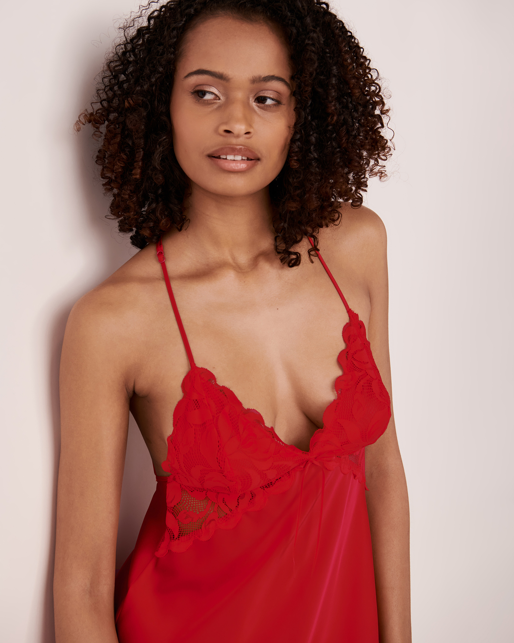 LA VIE EN ROSE Satin and Lace Plunge Nightie Candy red 60500071 - View3