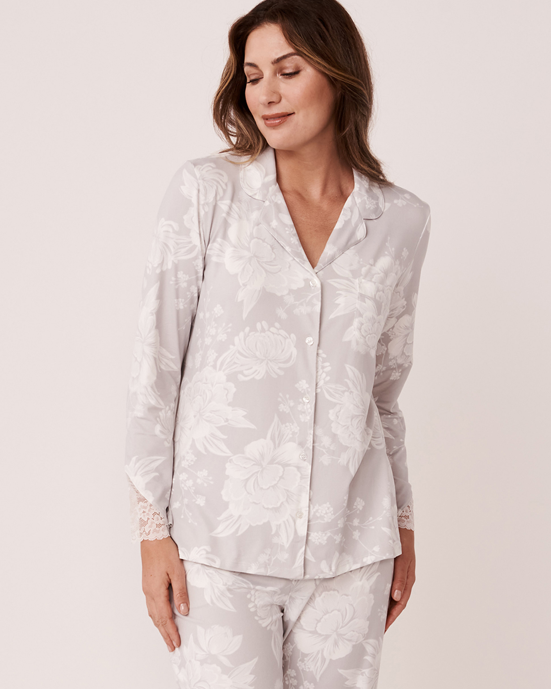 LA VIE EN ROSE Super Soft Lace Detail Button-down Shirt Romantic grey floral 40100366 - View1