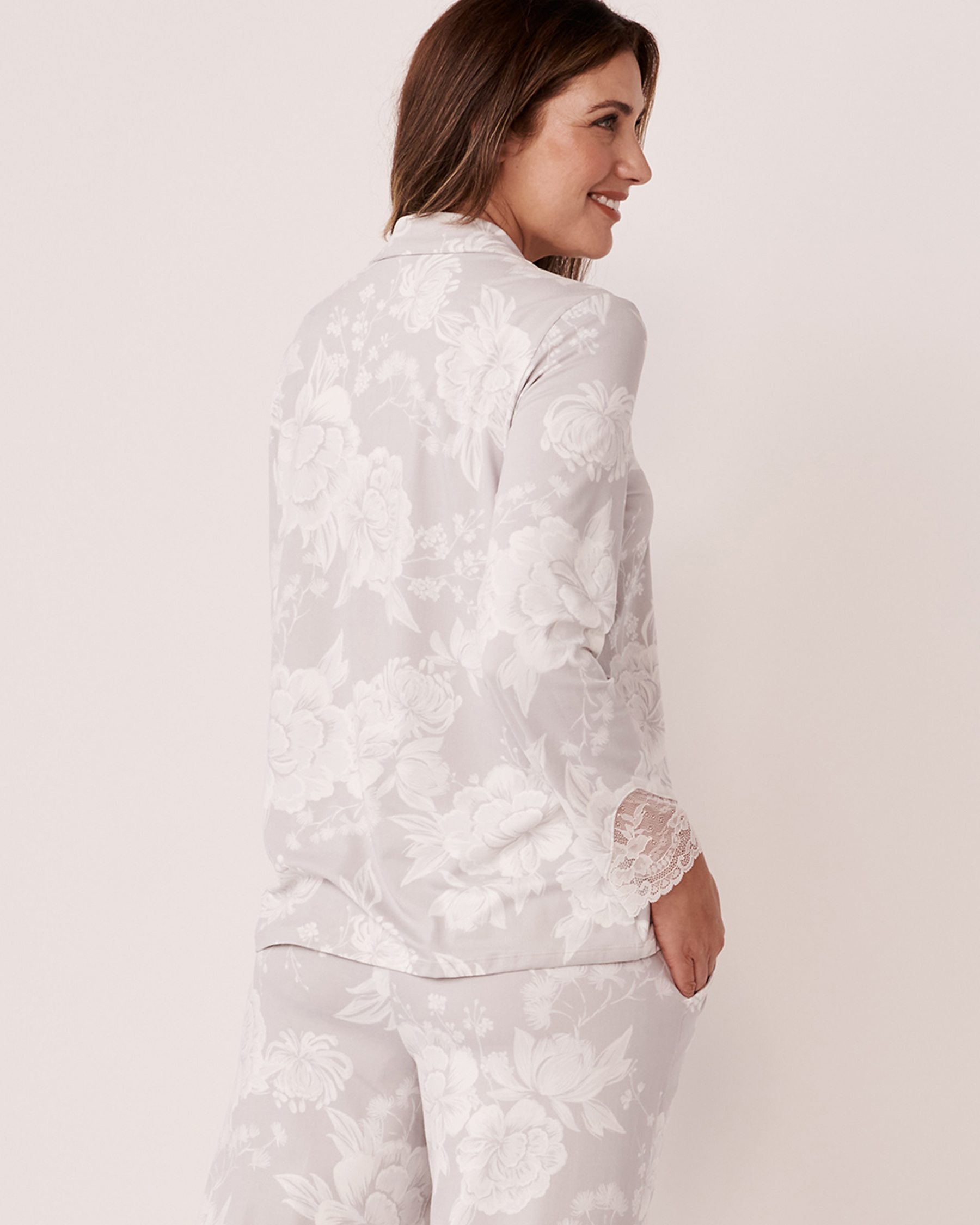 LA VIE EN ROSE Super Soft Lace Detail Button-down Shirt Romantic grey floral 40100366 - View2