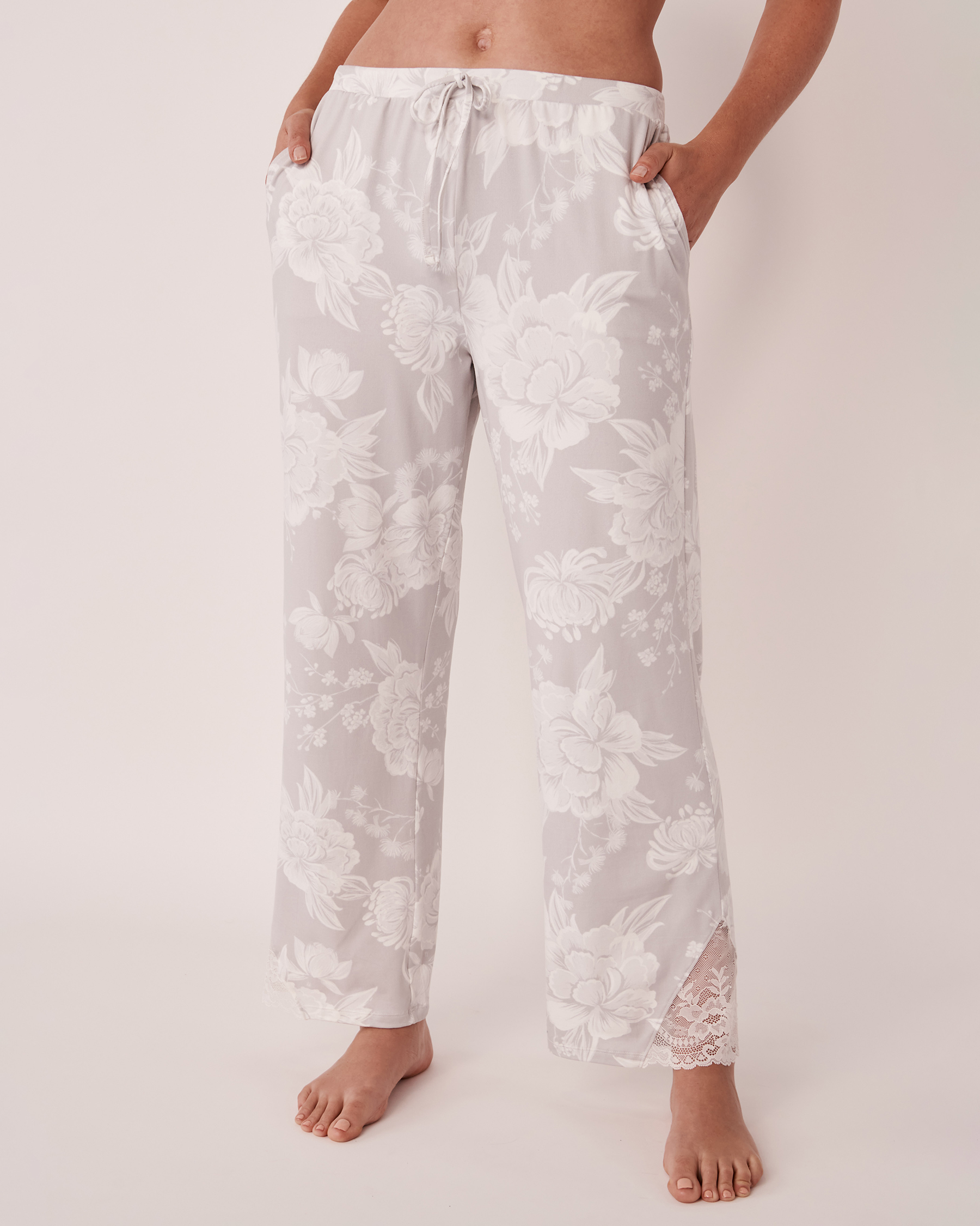 LA VIE EN ROSE Pantalon ultra doux détail de dentelle Floral gris romantique 40200355 - Voir1