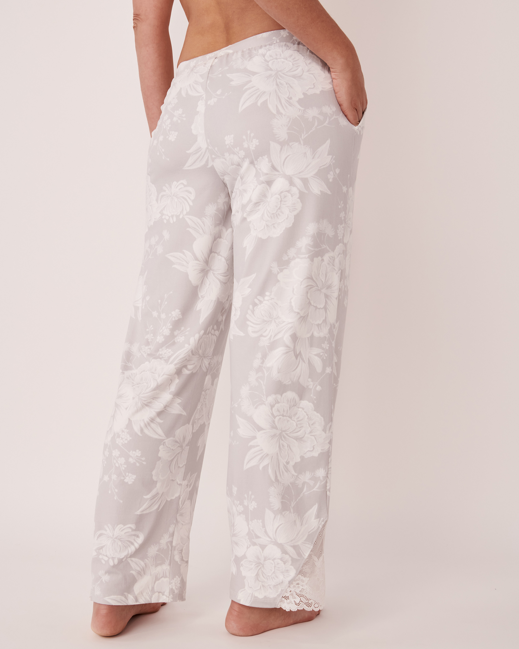 LA VIE EN ROSE Super Soft Lace Detail Pants Romantic grey floral 40200355 - View2